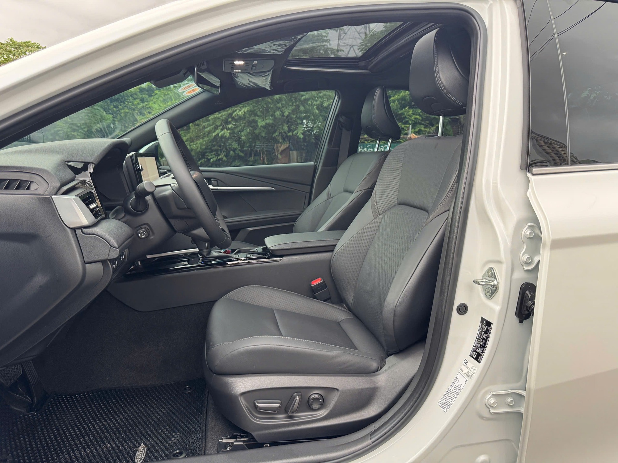 ‘Lao dốc’ 4 tháng liên tục nhưng Toyota Camry vẫn có doanh số áp đảo tất cả đối thủ cộng lại tại Việt Nam- Ảnh 9. ‘Lao dốc’ 4 tháng liên tục nhưng Toyota Camry vẫn có doanh số áp đảo tất cả đối thủ cộng lại tại Việt Nam- Ảnh 9.