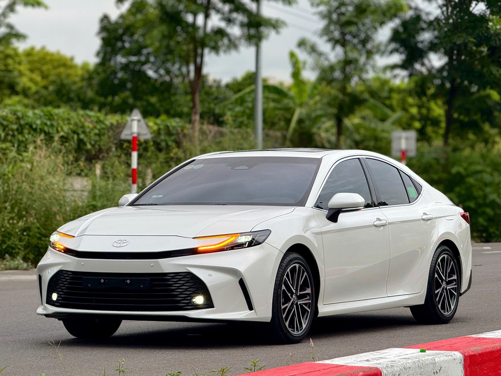 ‘Lao dốc’ 4 tháng liên tục nhưng Toyota Camry vẫn có doanh số áp đảo tất cả đối thủ cộng lại tại Việt Nam- Ảnh 6. ‘Lao dốc’ 4 tháng liên tục nhưng Toyota Camry vẫn có doanh số áp đảo tất cả đối thủ cộng lại tại Việt Nam- Ảnh 6.