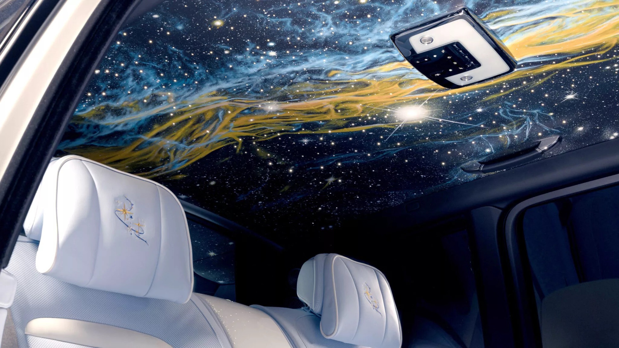 Sống đủ lâu để thấy Rolls-Royce làm trần xe vẽ tay, mất 160 giờ hoàn thiện để giới thượng lưu lên vũ trụ mà không cần phi thuyền- Ảnh 3.