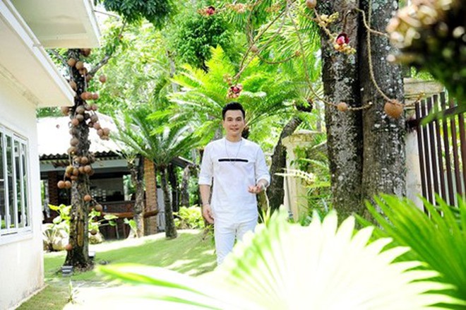 Ca sĩ đắt show hàng đầu miền Tây: Có biệt phủ 4.000m2 to nhất nhì An Giang, đổi xe xoành xoạch hơn 20 lần- Ảnh 9. Ca sĩ đắt show hàng đầu miền Tây: Có biệt phủ 4.000m2 to nhất nhì An Giang, đổi xe xoành xoạch hơn 20 lần- Ảnh 9.