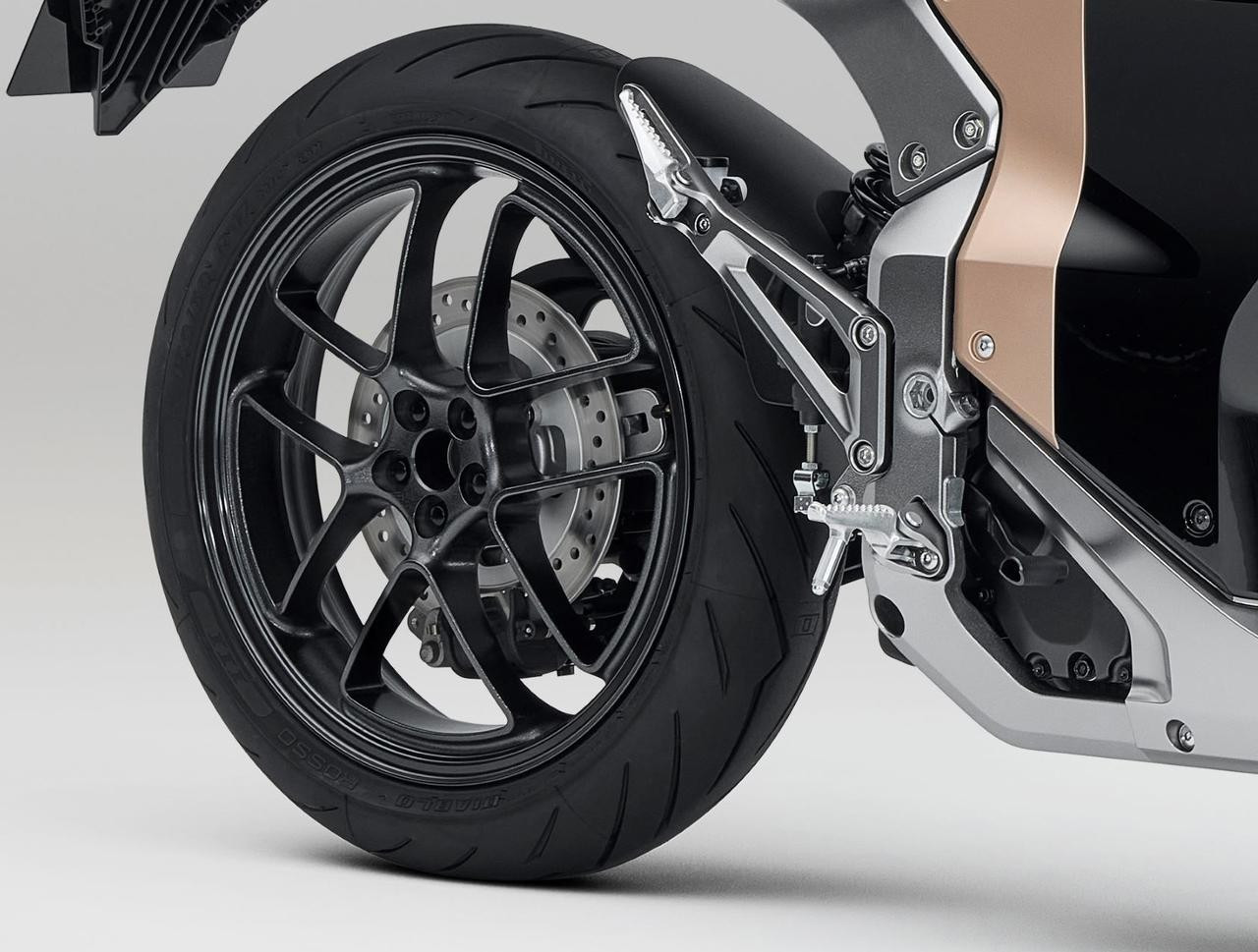 Xe máy điện Honda sạc nhanh như ô tô chính thức lộ diện- Ảnh 7.
