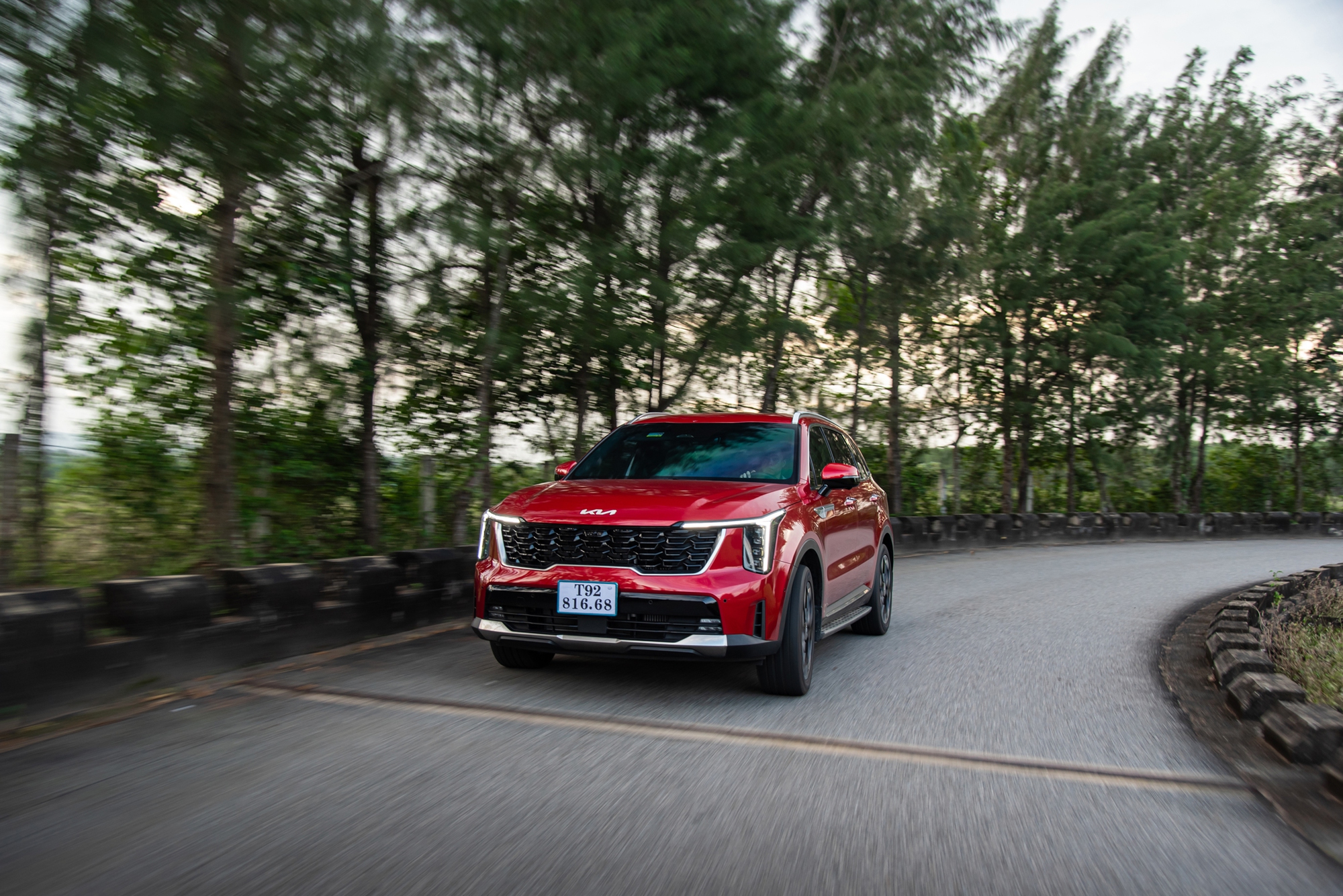 Đánh giá Kia Sorento 2025: Vẫn có động cơ dầu, treo ‘ngon’, thêm tính năng ADAS đấu Santa Fe- Ảnh 11.
