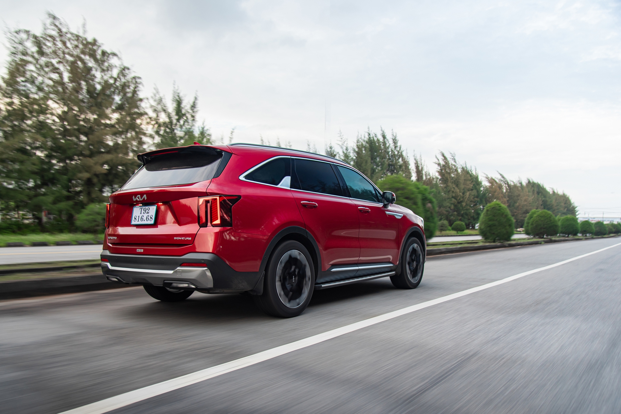Đánh giá Kia Sorento 2025: Vẫn có động cơ dầu, treo ‘ngon’, thêm tính năng ADAS đấu Santa Fe- Ảnh 13.