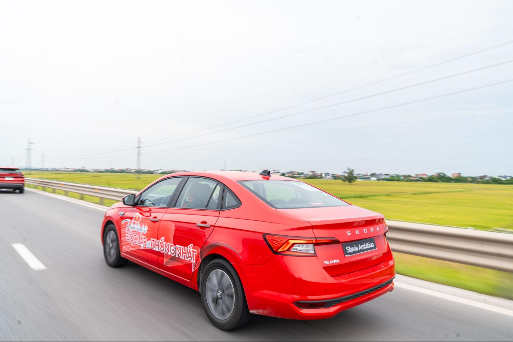 Cầm lái Skoda Slavia hơn 1.000km để tìm lời đáp cho câu hỏi ‘Sedan đô thị xuyên Việt thế nào, có thoải mái không’- Ảnh 7.