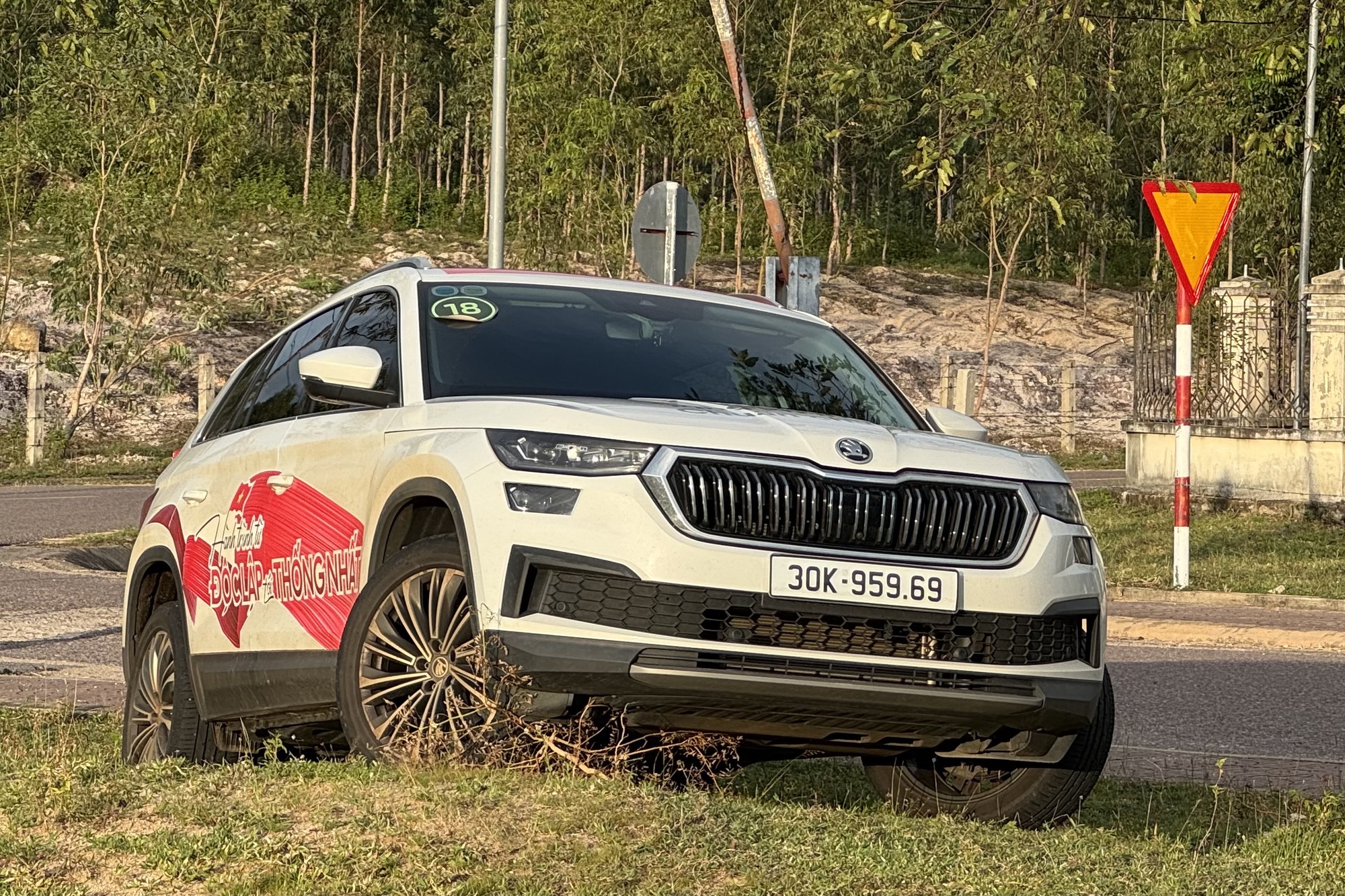 Lấy Skoda Kodiaq thế hệ cũ làm xe media chạy ‘băm bổ’: Khung gầm cứng vững, hệ treo chắc chắn, ăn xăng gây bất ngờ- Ảnh 6.