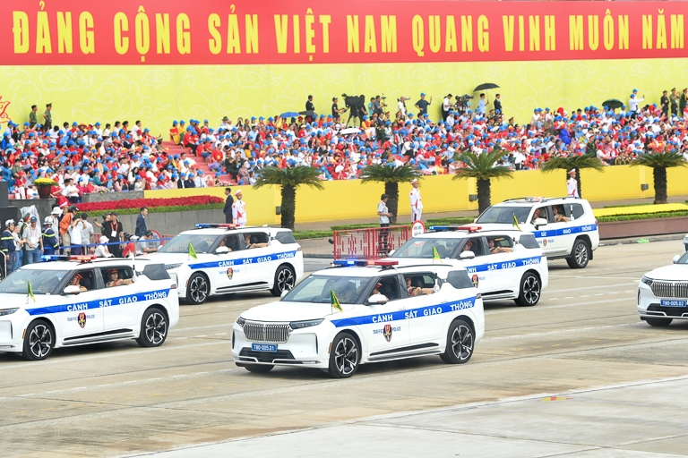 Cận cảnh loạt xe VinFast VF 9 phục vụ lễ diễu binh A80- Ảnh 7. Cận cảnh loạt xe VinFast VF 9 phục vụ lễ diễu binh A80- Ảnh 7.