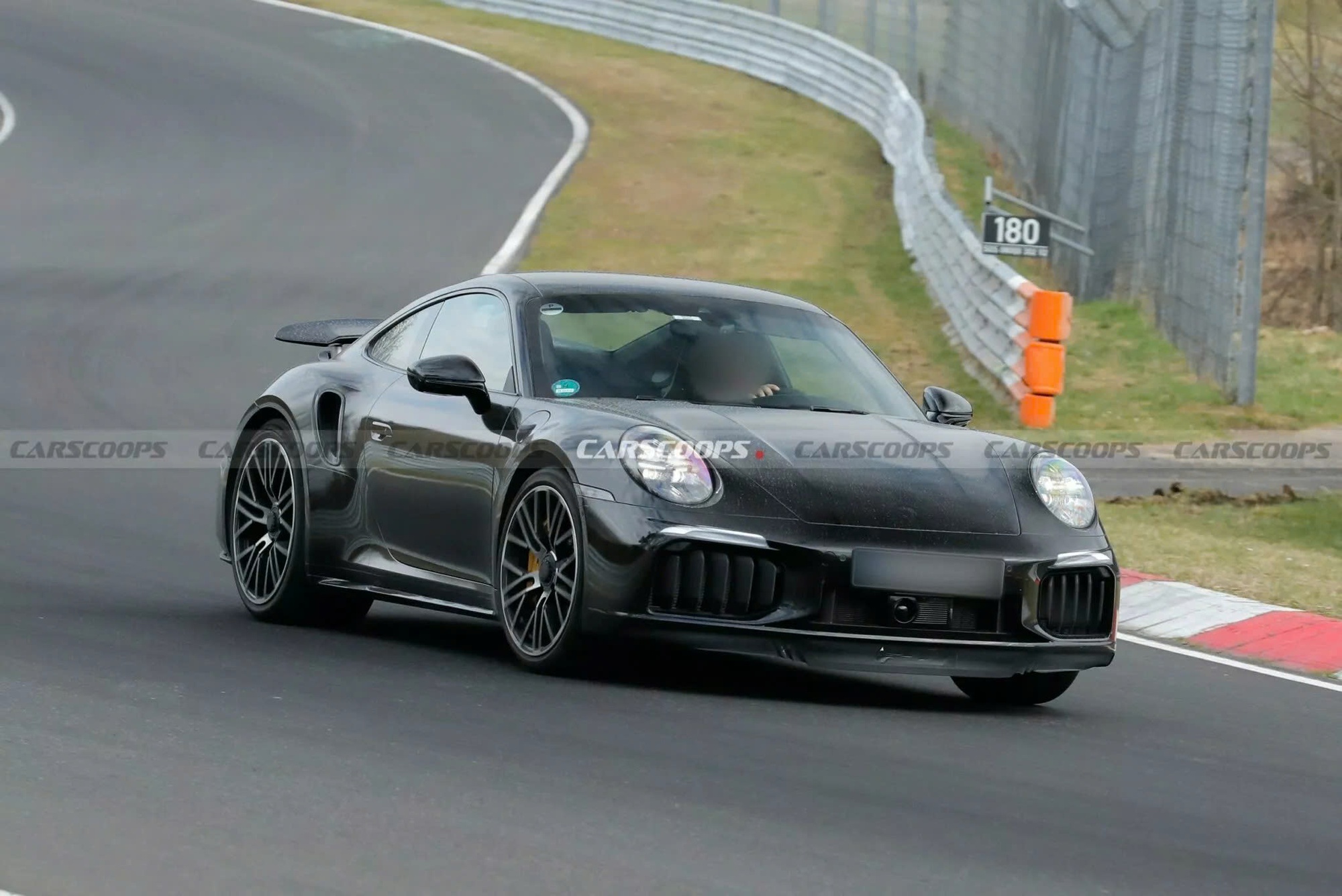 Porsche 911 sắp có bản Turbo và Turbo S hoàn toàn mới: Động cơ hybrid có thể mạnh đến 700 mã lực, ra mắt ngay tháng này- Ảnh 2. Porsche 911 sắp có bản Turbo và Turbo S hoàn toàn mới: Động cơ hybrid có thể mạnh đến 700 mã lực, ra mắt ngay tháng này- Ảnh 2.