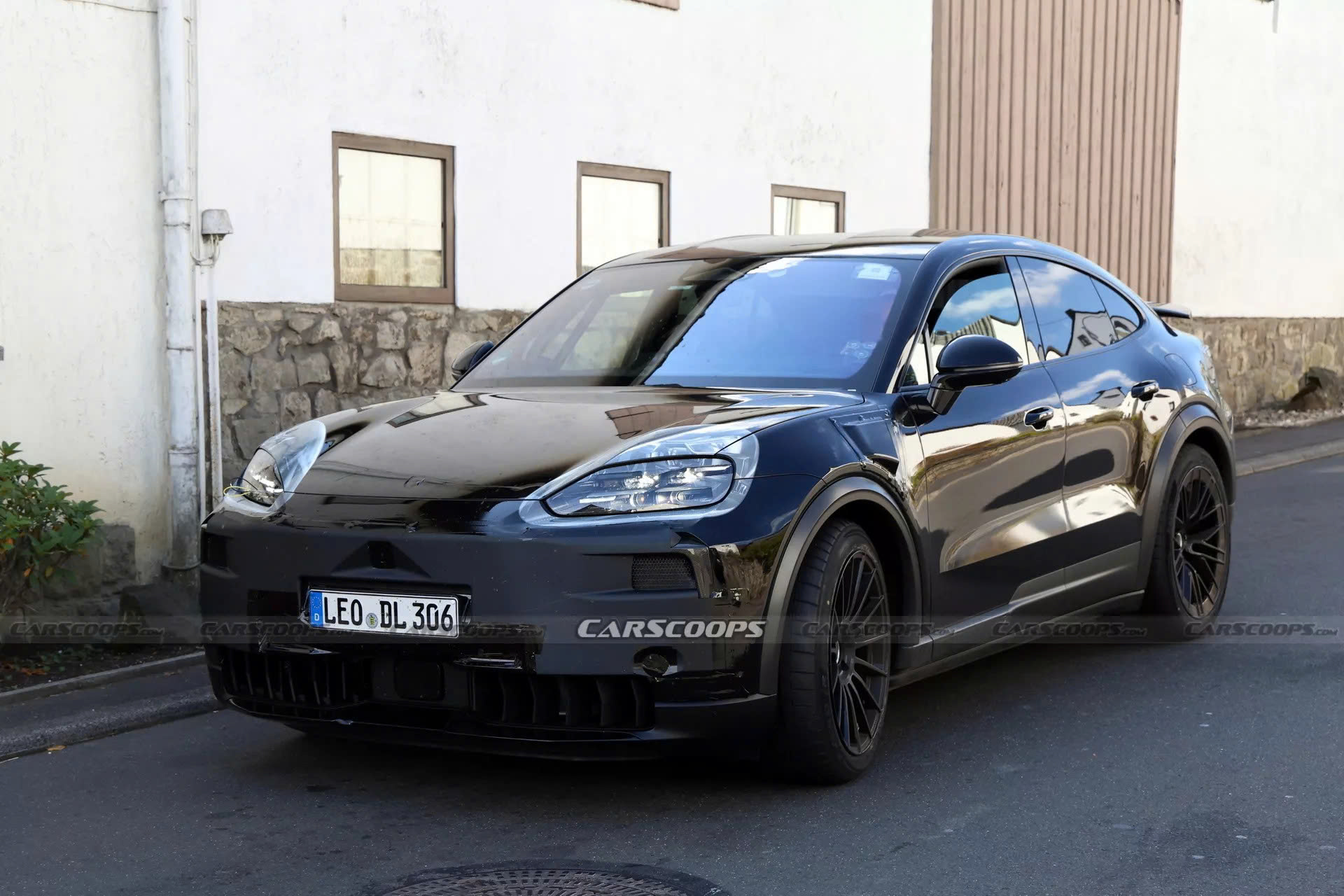 Lộ ảnh Porsche Cayenne EV: Có cánh gió cố định, động cơ điện mạnh hơn 1.000 mã lực- Ảnh 4.