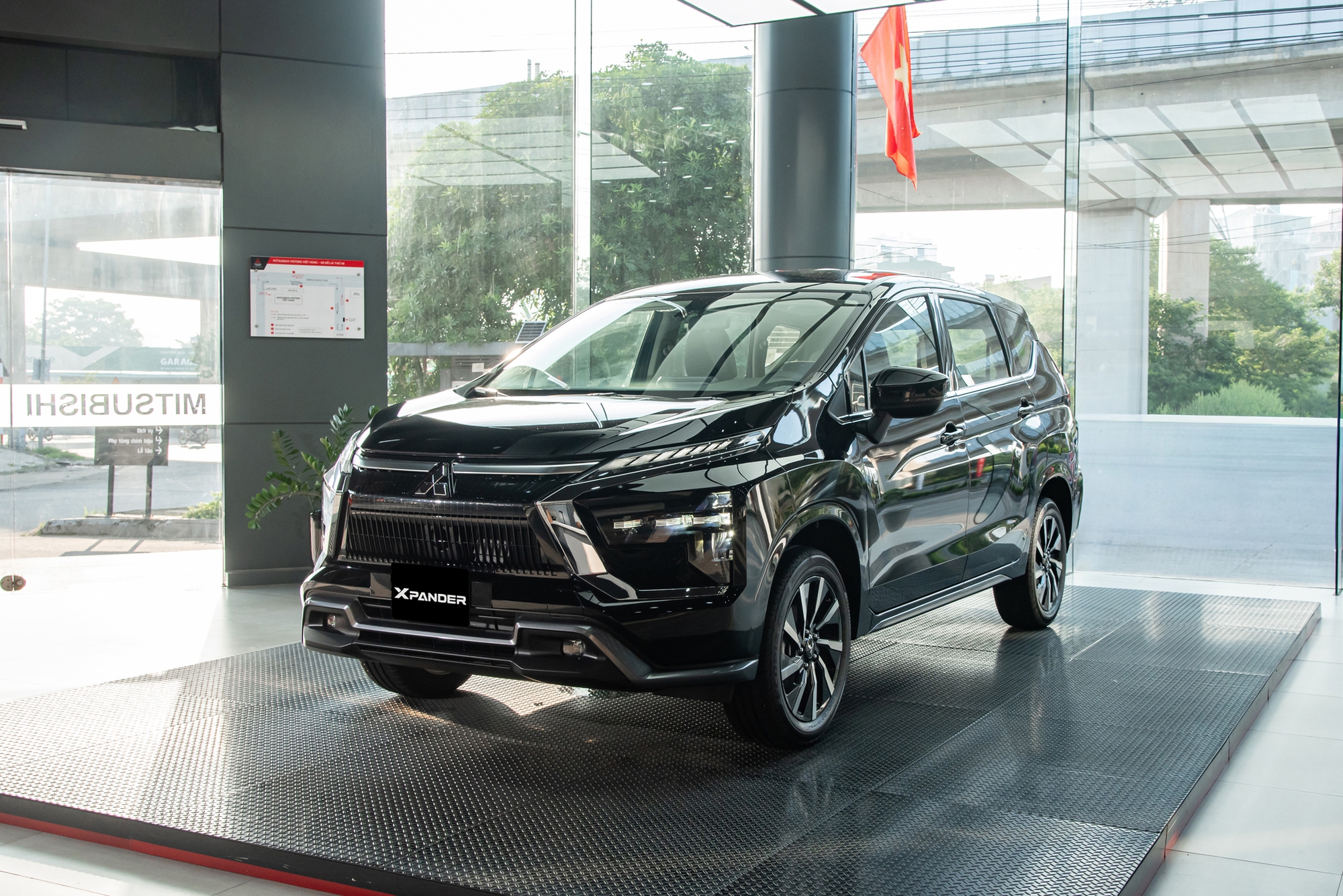 Soi kỹ từng khác biệt của Mitsubishi Xpander 2025 vừa ra mắt: Giá cao nhất 699 triệu, đã có 6 túi khí, màn hình điện tử- Ảnh 25.