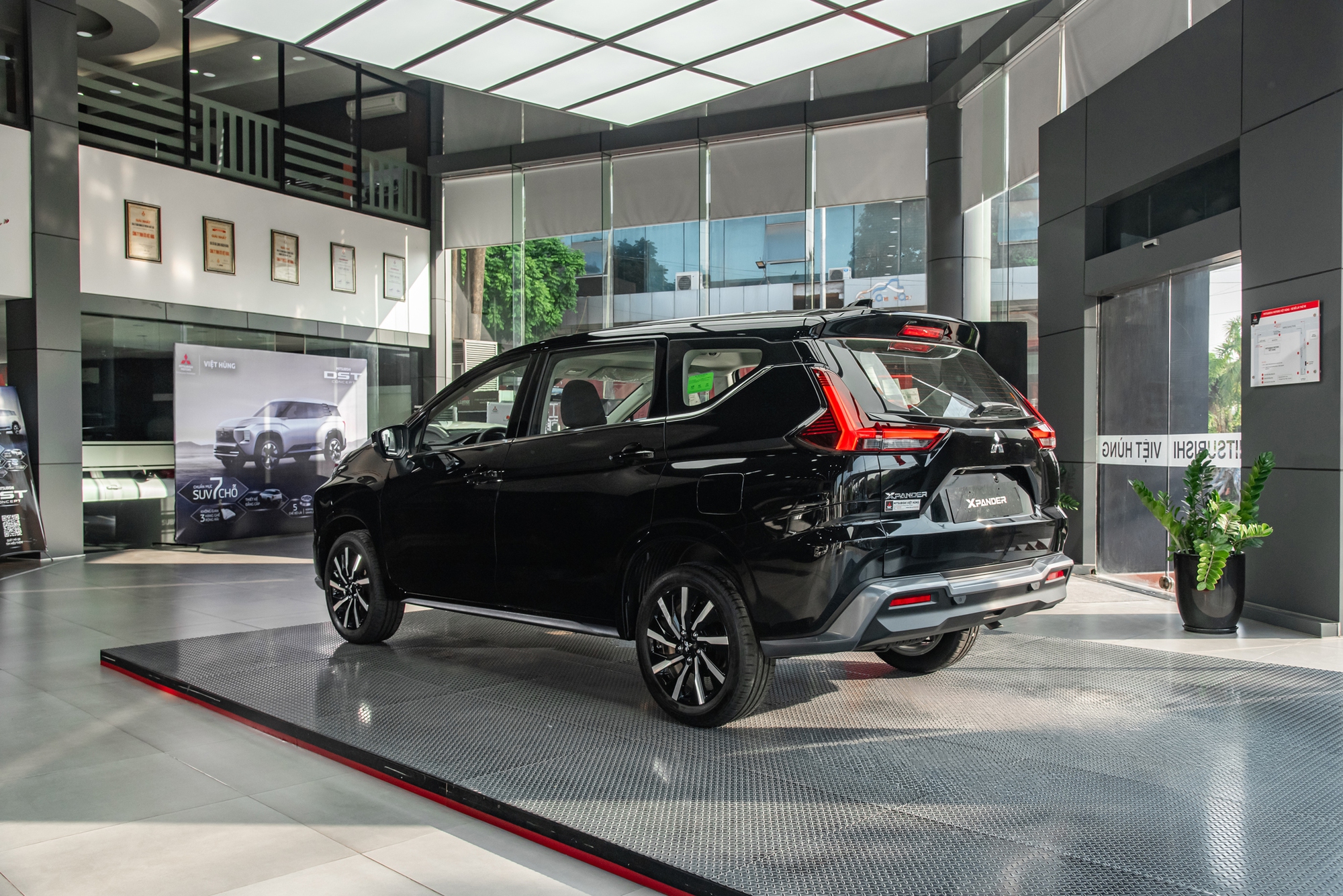 Soi kỹ từng khác biệt của Mitsubishi Xpander 2025 vừa ra mắt: Giá cao nhất 699 triệu, đã có 6 túi khí, màn hình điện tử- Ảnh 7.