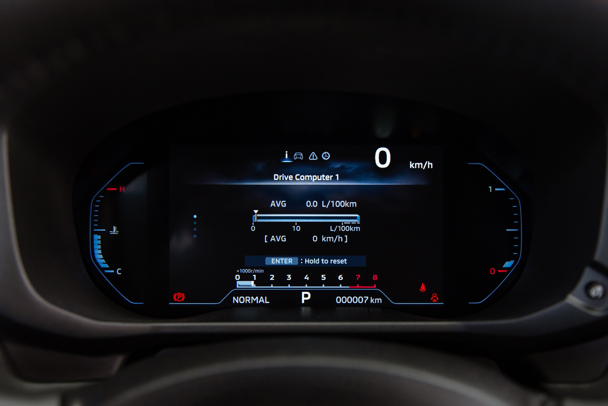 Soi kỹ từng khác biệt của Mitsubishi Xpander 2025 vừa ra mắt: Giá cao nhất 699 triệu, đã có 6 túi khí, màn hình điện tử- Ảnh 16.