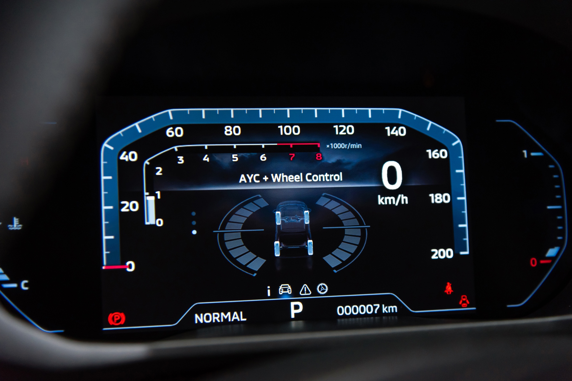 Soi kỹ từng khác biệt của Mitsubishi Xpander 2025 vừa ra mắt: Giá cao nhất 699 triệu, đã có 6 túi khí, màn hình điện tử- Ảnh 24.