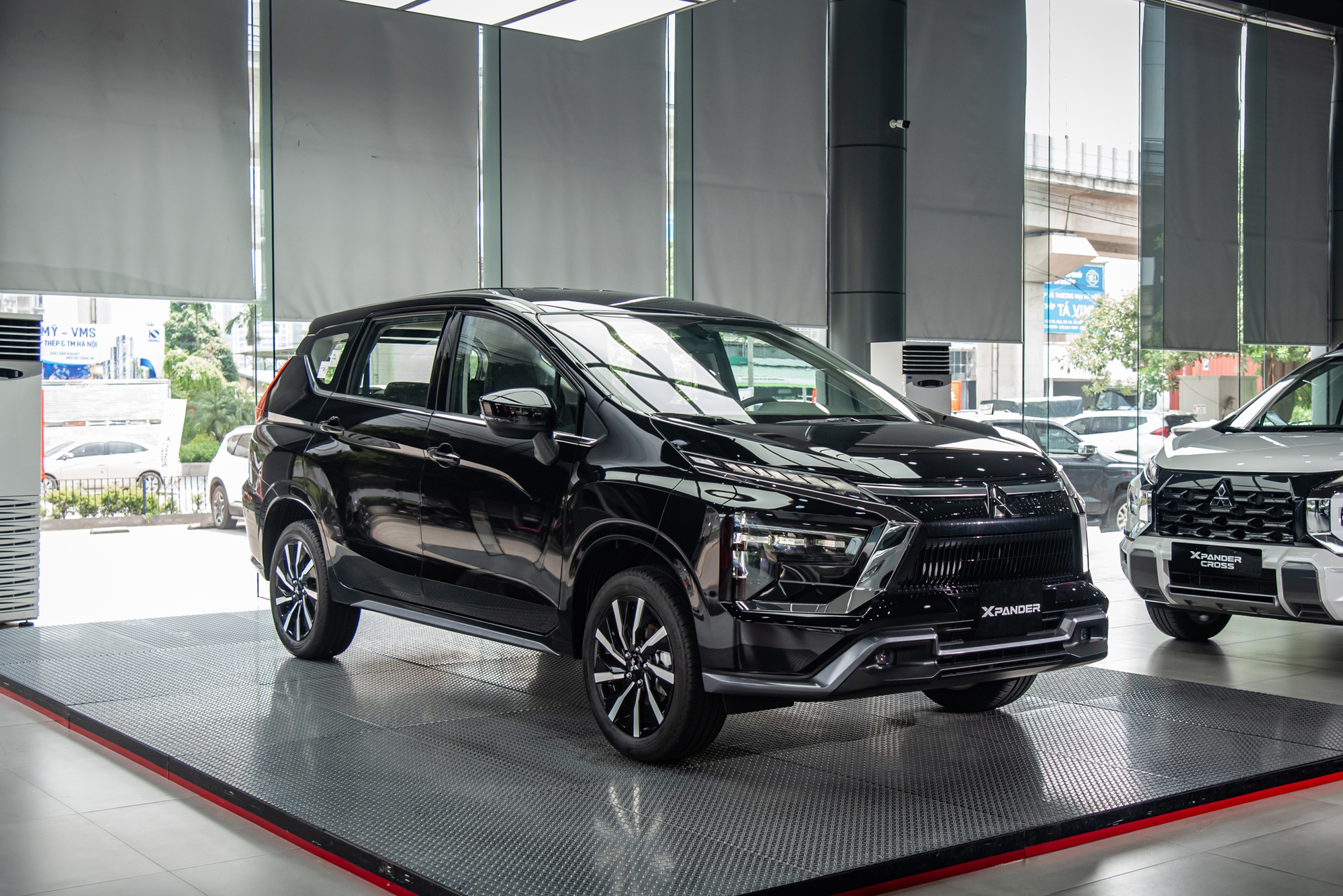 Soi kỹ từng khác biệt của Mitsubishi Xpander 2025 vừa ra mắt: Giá cao nhất 699 triệu, đã có 6 túi khí, màn hình điện tử- Ảnh 22.