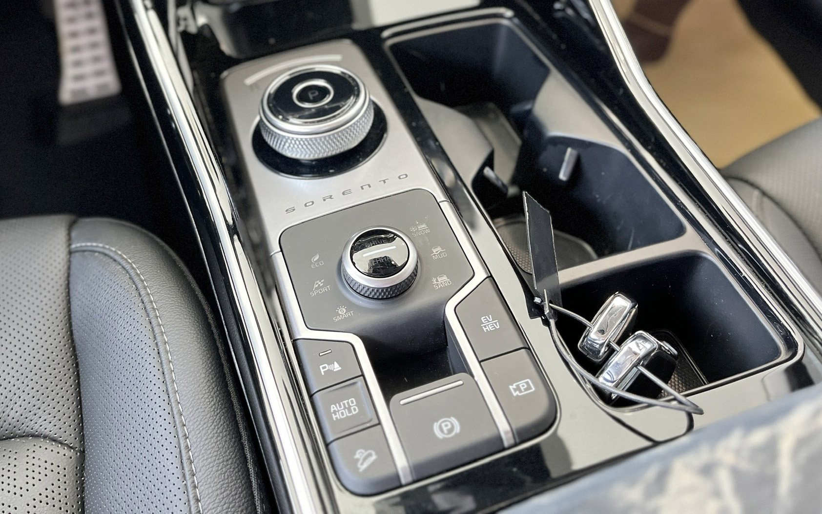 Kia Sorento còn lựa chọn cho khách Việt thích hybrid: Bản PHEV giảm còn hơn 1,26 tỷ đồng, người mua phải đánh đổi 2 điều- Ảnh 7.