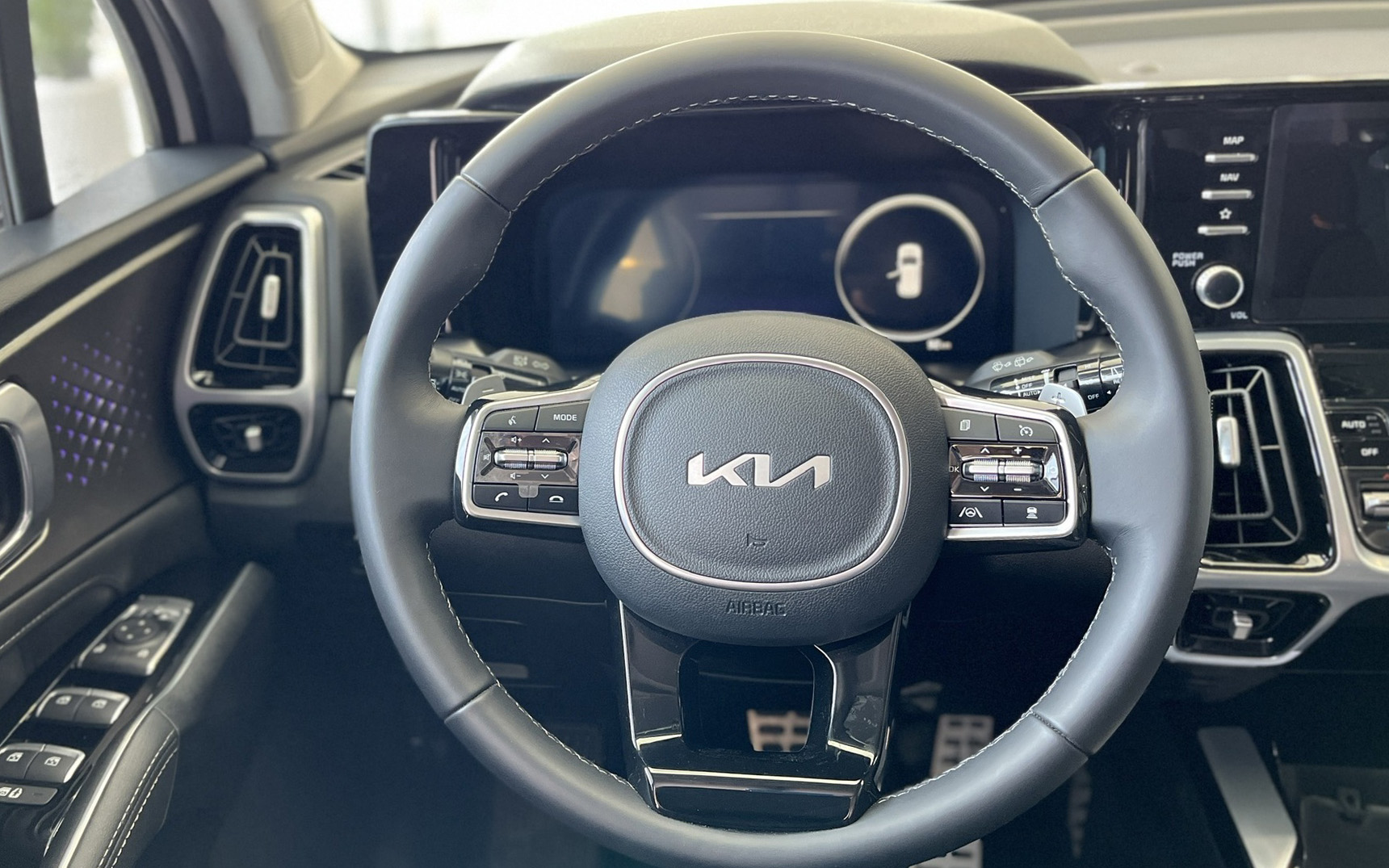 Kia Sorento còn lựa chọn cho khách Việt thích hybrid: Bản PHEV giảm còn hơn 1,26 tỷ đồng, người mua phải đánh đổi 2 điều- Ảnh 6.