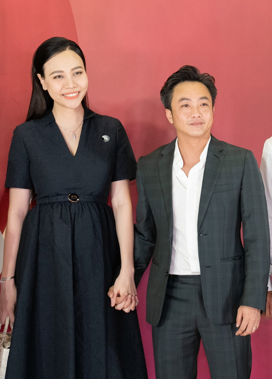 Mỹ nhân Việt bỏ showbiz làm dâu hào môn: Lấy chồng đại gia ai cũng biết mặt, có dàn siêu xe trăm tỷ- Ảnh 2. Mỹ nhân Việt bỏ showbiz làm dâu hào môn: Lấy chồng đại gia ai cũng biết mặt, có dàn siêu xe trăm tỷ- Ảnh 2.