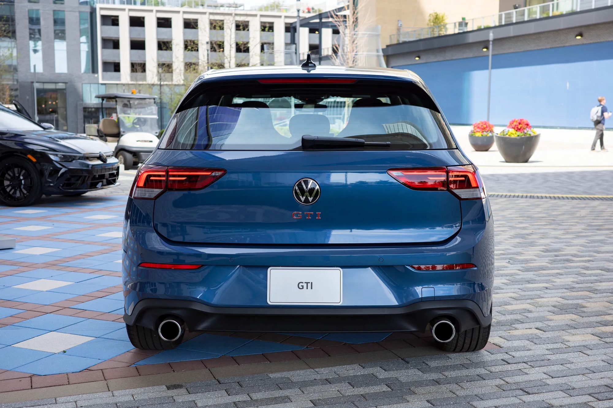 VW Golf lộ diện ở Việt Nam: Là bản giữa và bản tiêu chuẩn, giá khởi điểm chưa đến 800 triệu, có máy hybrid- Ảnh 4.