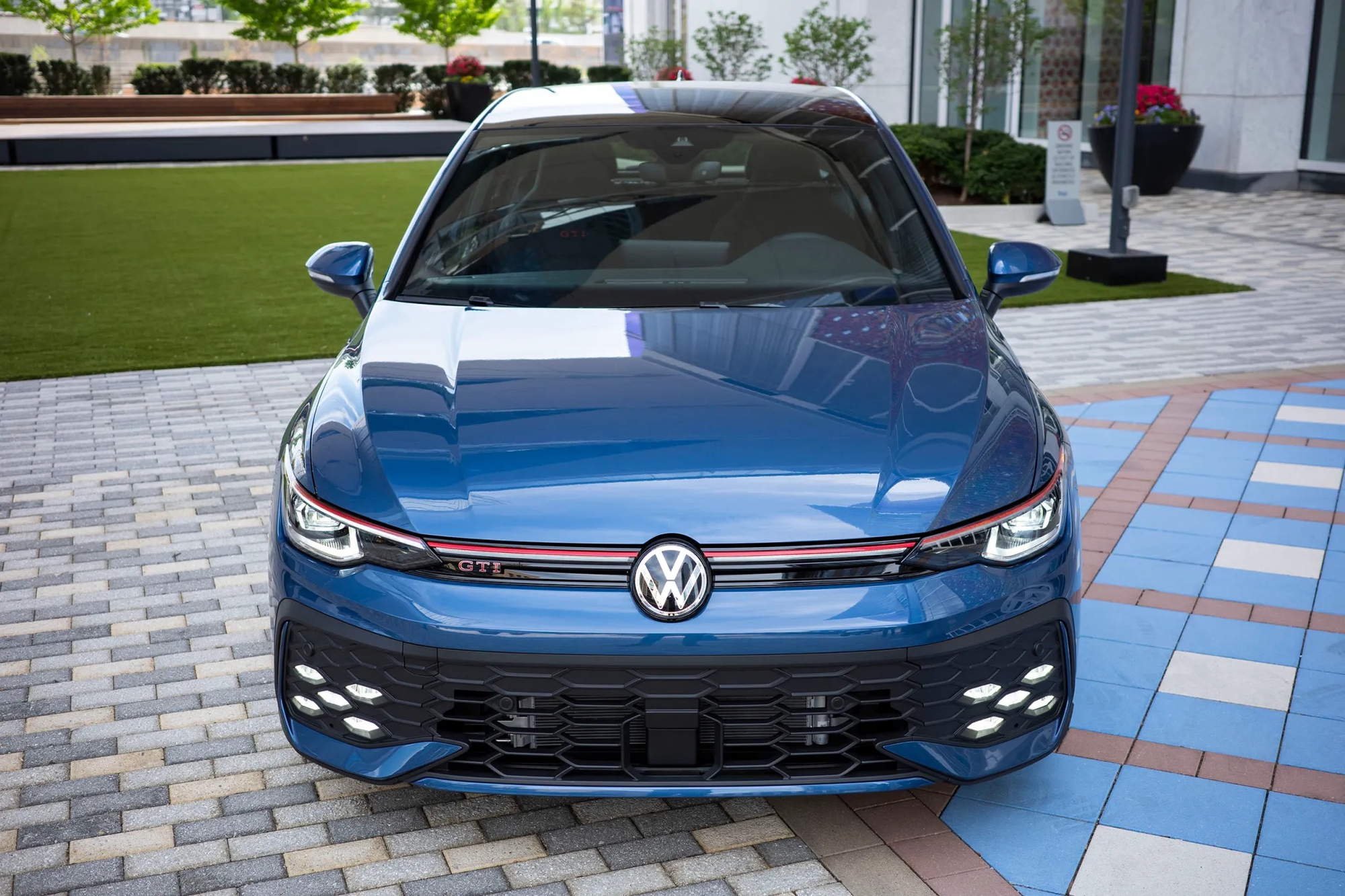 VW Golf lộ diện ở Việt Nam: Là bản giữa và bản tiêu chuẩn, giá khởi điểm chưa đến 800 triệu, có máy hybrid- Ảnh 3.