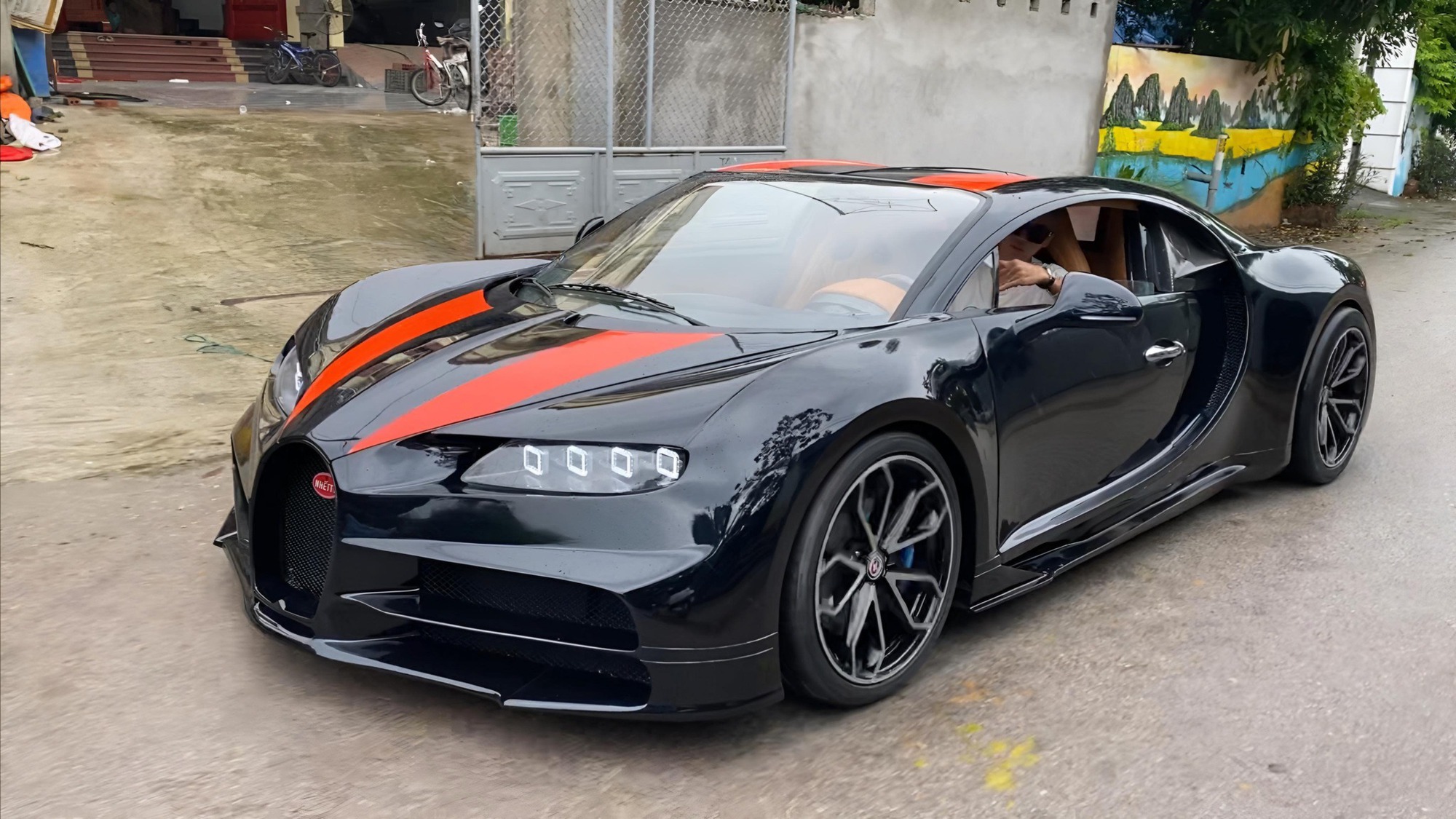 Làm Lamborghini Revuelto từ xe Nissan phế liệu, nhóm YouTuber Quảng Ninh được báo quốc tế ca ngợi: 'Hoàn toàn thuyết phục'- Ảnh 9.
