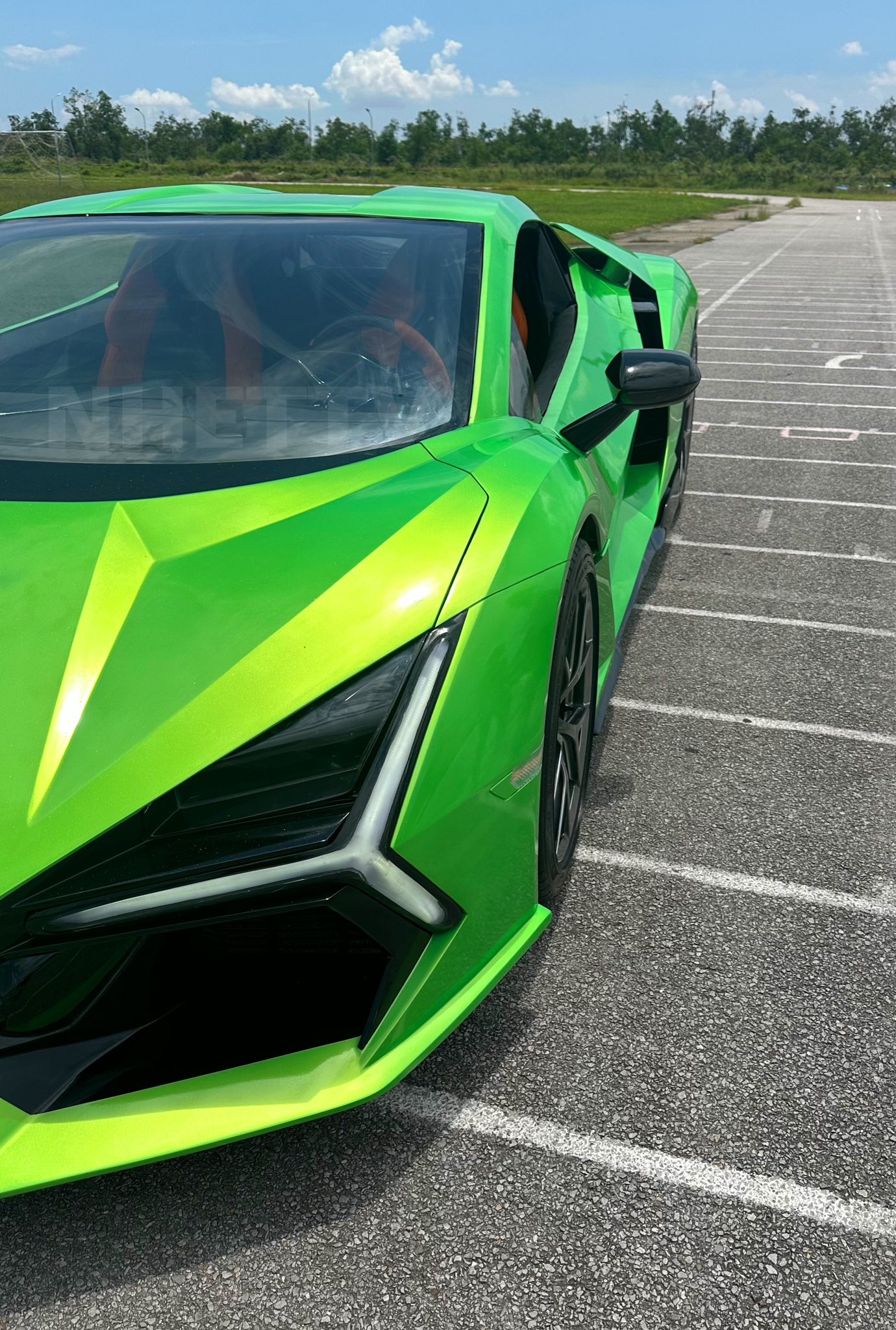 Làm Lamborghini Revuelto từ xe Nissan phế liệu, nhóm YouTuber Quảng Ninh được báo quốc tế ca ngợi: 'Hoàn toàn thuyết phục'- Ảnh 5.