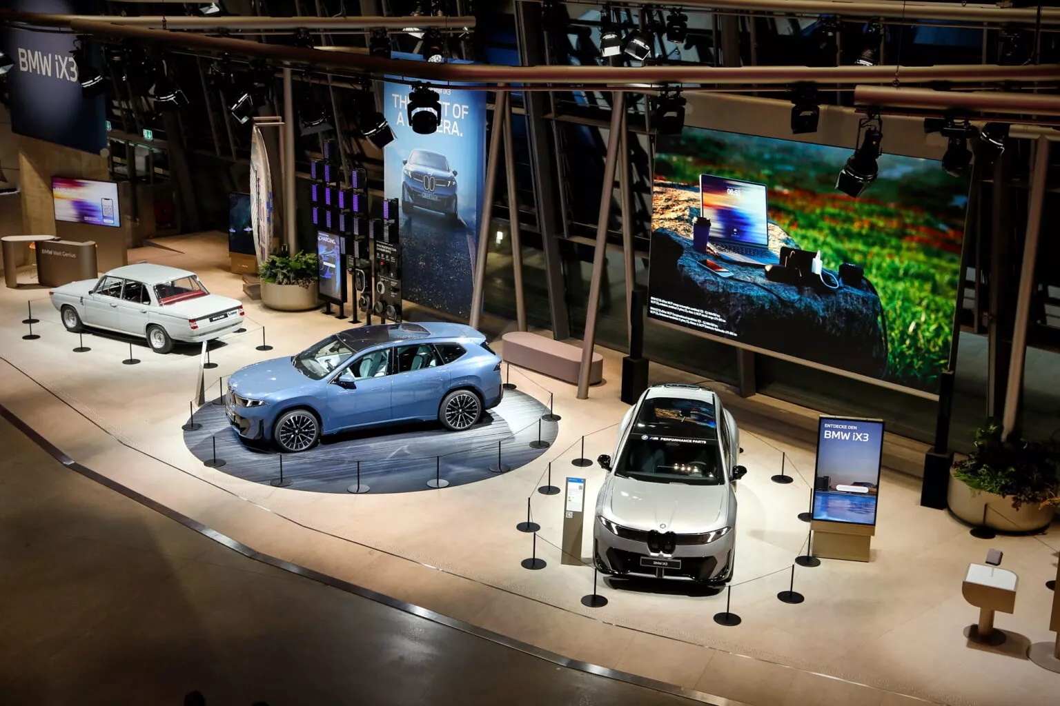 BMW 'thách' Trung Quốc 'giỏi thì đuổi theo': Ra 40 xe mới trong vòng chưa đầy 2 năm, sử dụng công cụ ai cũng biết- Ảnh 3.