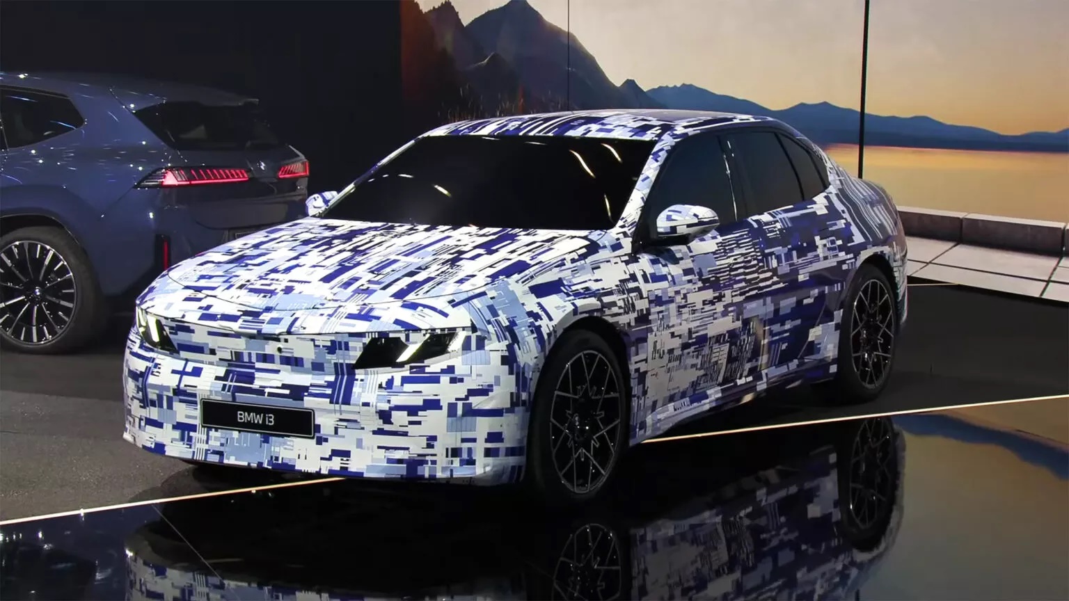 BMW 'thách' Trung Quốc 'giỏi thì đuổi theo': Ra 40 xe mới trong vòng chưa đầy 2 năm, sử dụng công cụ ai cũng biết- Ảnh 5.