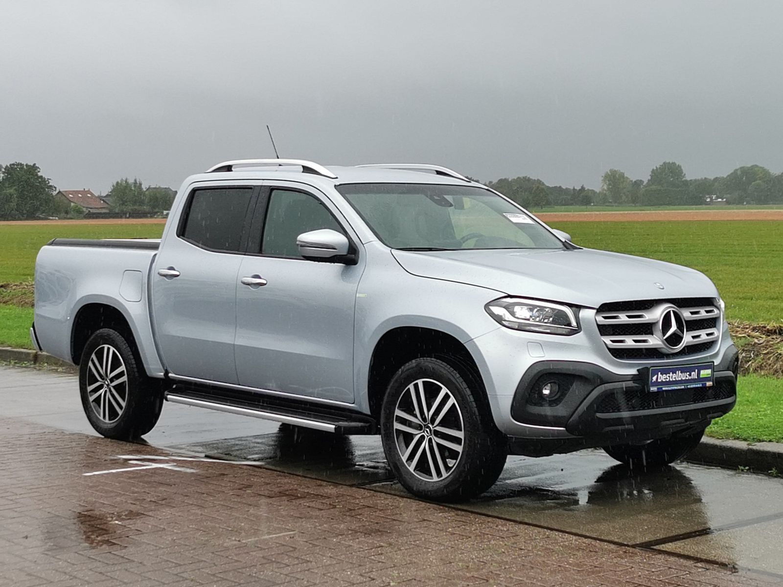 BMW sẽ không phạm sai lầm như Mercedes-Benz đã từng: Làm xe bán tải- Ảnh 2.