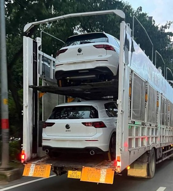 VW Golf lộ diện ở Việt Nam: Là bản giữa và bản tiêu chuẩn, giá khởi điểm chưa đến 800 triệu, có máy hybrid- Ảnh 2.