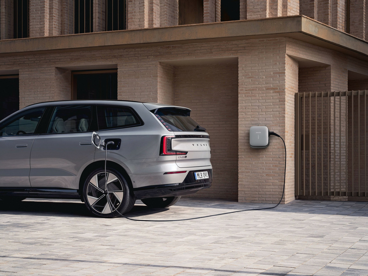 Volvo tung bản nâng cấp lớn cho mẫu SUV điện đầu bảng- Ảnh 3.
