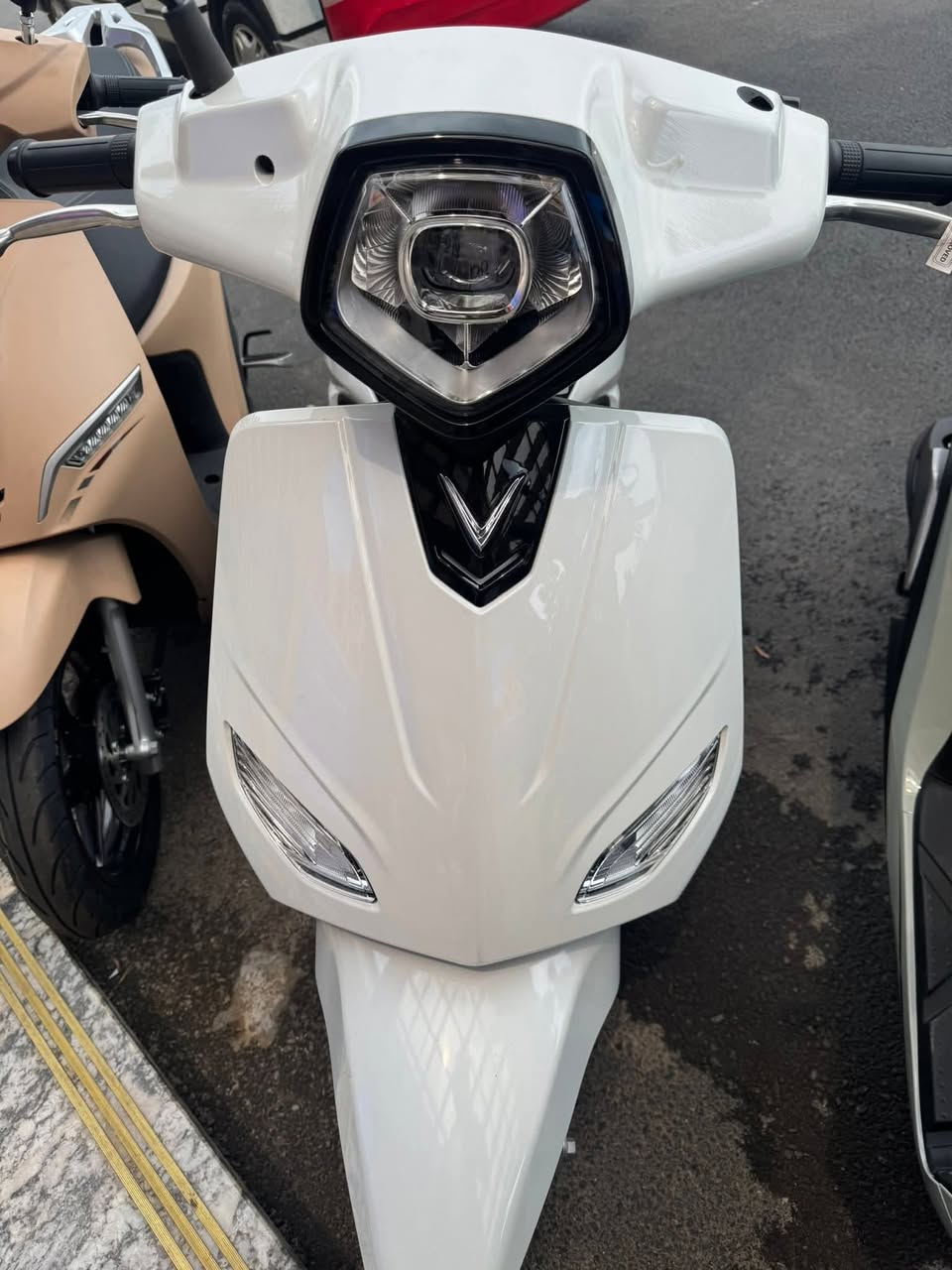 Lộ ảnh VinFast Vero X: Xe máy điện mới nhất của hãng, giá gần 35 triệu đồng, pin tháo rời, có thể chạy 262km/sạc- Ảnh 2.