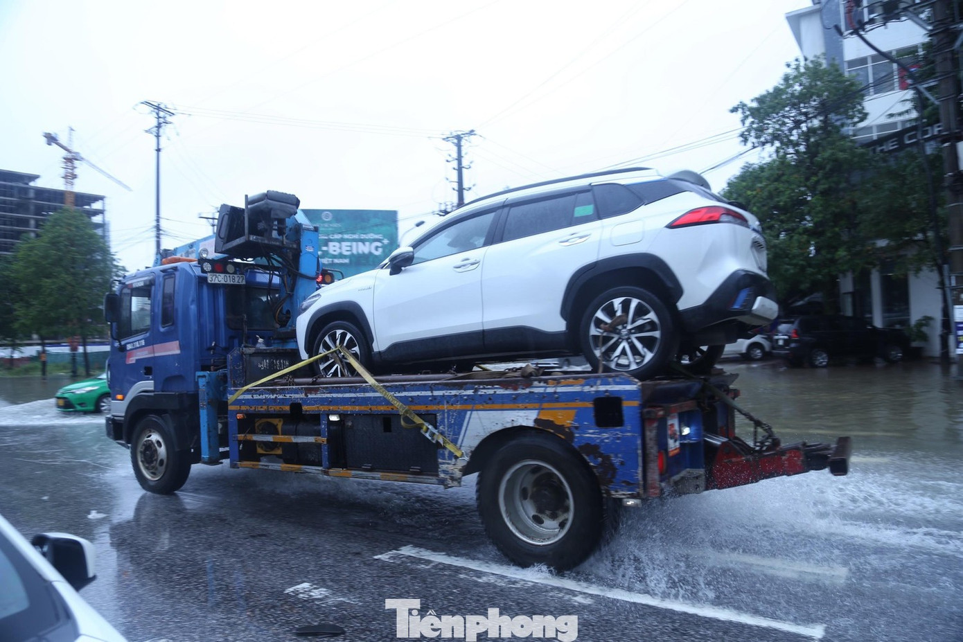 Cách bảo vệ ô tô khi mưa bão, ngập lụt- Ảnh 3. Cách bảo vệ ô tô khi mưa bão, ngập lụt- Ảnh 3.