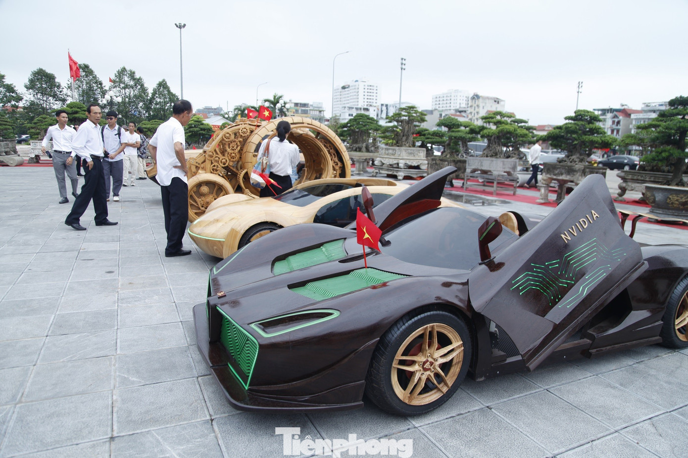 Dàn 'siêu xe' bằng gỗ độc đáo của chàng trai Bắc Ninh gây sốt- Ảnh 1. Dàn 'siêu xe' bằng gỗ độc đáo của chàng trai Bắc Ninh gây sốt- Ảnh 1.