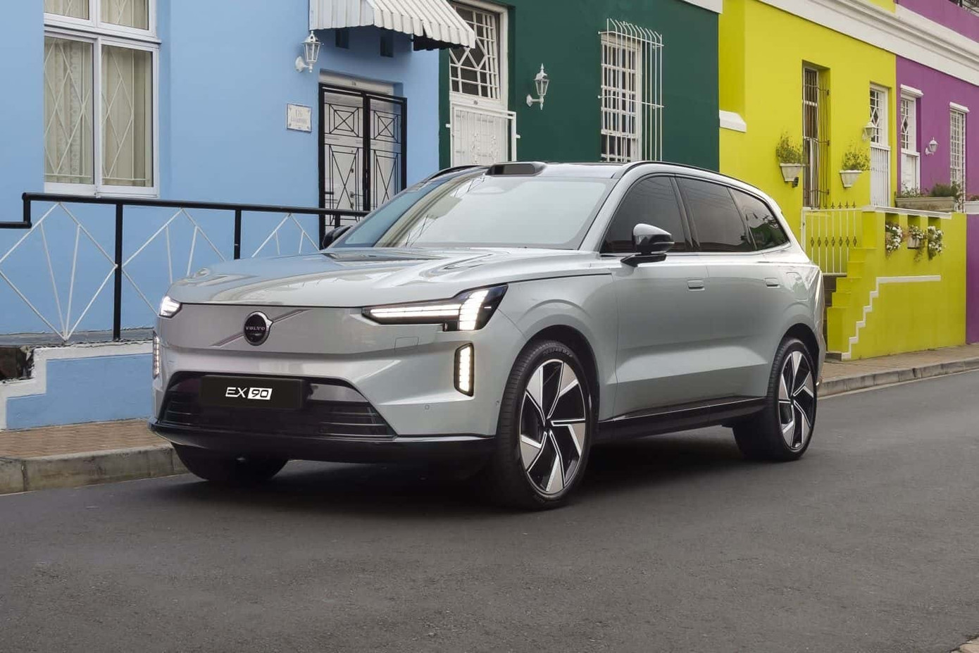 Volvo tung bản nâng cấp lớn cho mẫu SUV điện đầu bảng- Ảnh 2.