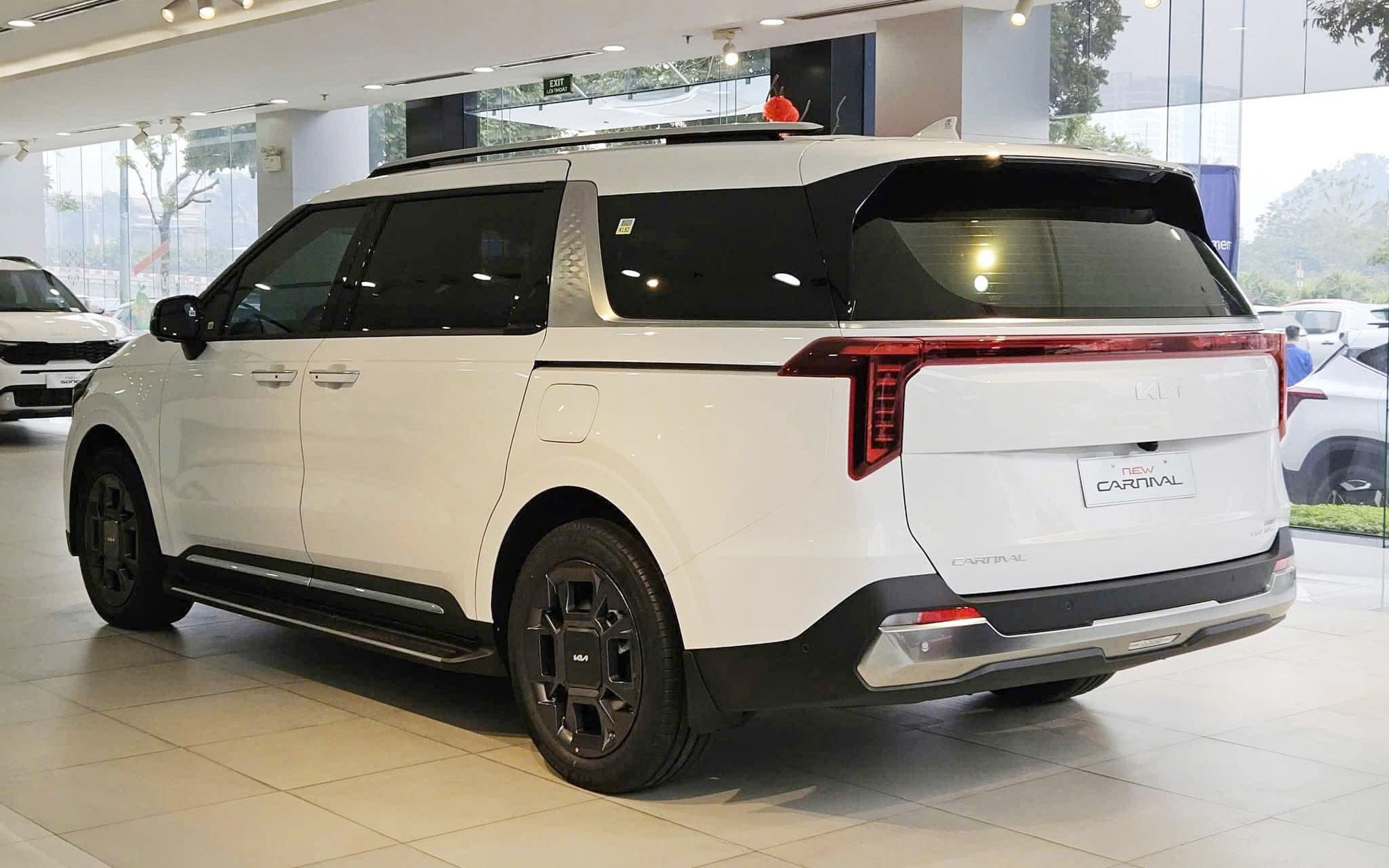 Kia Carnival hybrid có tùy chọn cho khách Việt chịu chơi: Thêm 80 triệu đồng lấy ghế massage, điều khiển cảm ứng, cạnh tranh Viloran- Ảnh 8. Kia Carnival hybrid có tùy chọn cho khách Việt chịu chơi: Thêm 80 triệu đồng lấy ghế massage, điều khiển cảm ứng, cạnh tranh Viloran- Ảnh 8.