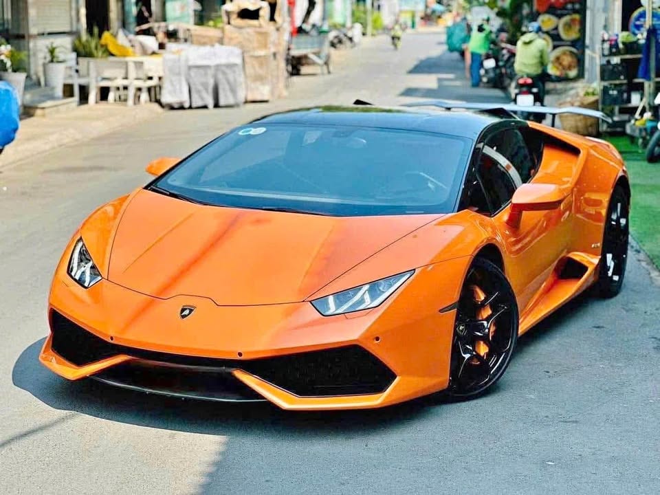 Chiếc Lamborghini Huracan này ‘mất giá hơn 1 tỷ/năm’, bán lại ngang Porsche Taycan mua mới mà vẫn được mác siêu xe- Ảnh 2. Chiếc Lamborghini Huracan này ‘mất giá hơn 1 tỷ/năm’, bán lại ngang Porsche Taycan mua mới mà vẫn được mác siêu xe- Ảnh 2.