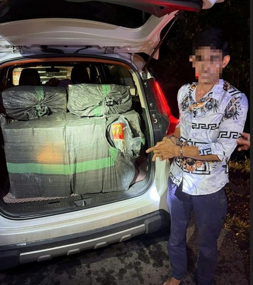 Kiểm tra xe ô tô 7 chỗ ở Đồng Nai, phát hiện "bí mật động trời": Lời khai của tài xế gây bất ngờ- Ảnh 2.