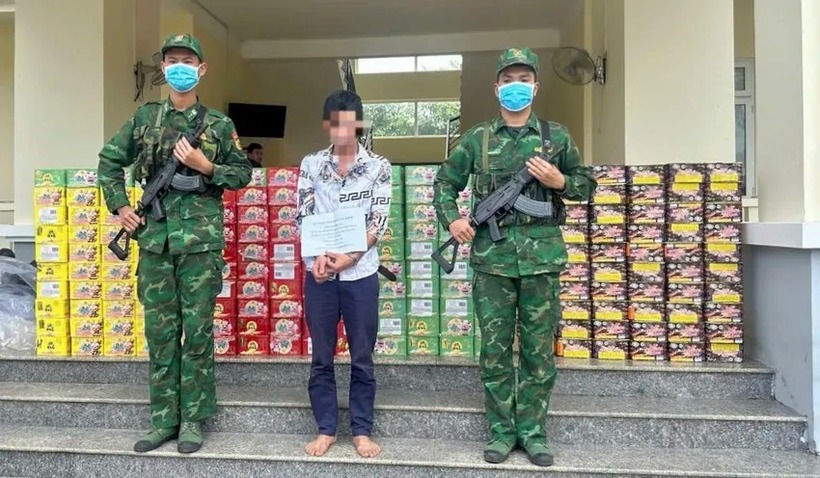 Kiểm tra xe ô tô 7 chỗ ở Đồng Nai, phát hiện "bí mật động trời": Lời khai của tài xế gây bất ngờ- Ảnh 1.