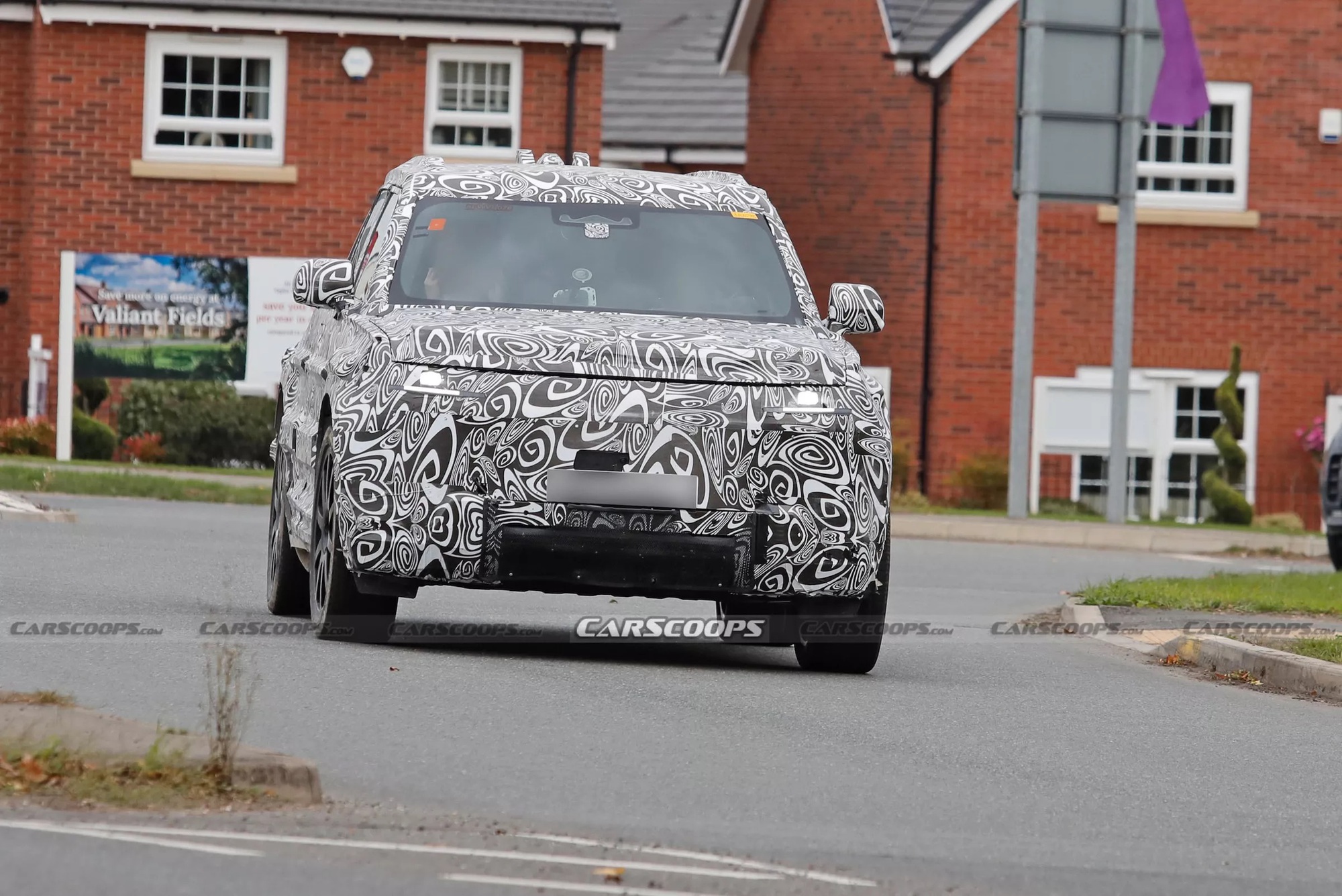 Tin bất ngờ với ai đang chờ Defender Sport ra mắt: JLR chi hơn 17.000 tỷ đồng làm điều này nhưng có thể không dùng tới!- Ảnh 2.