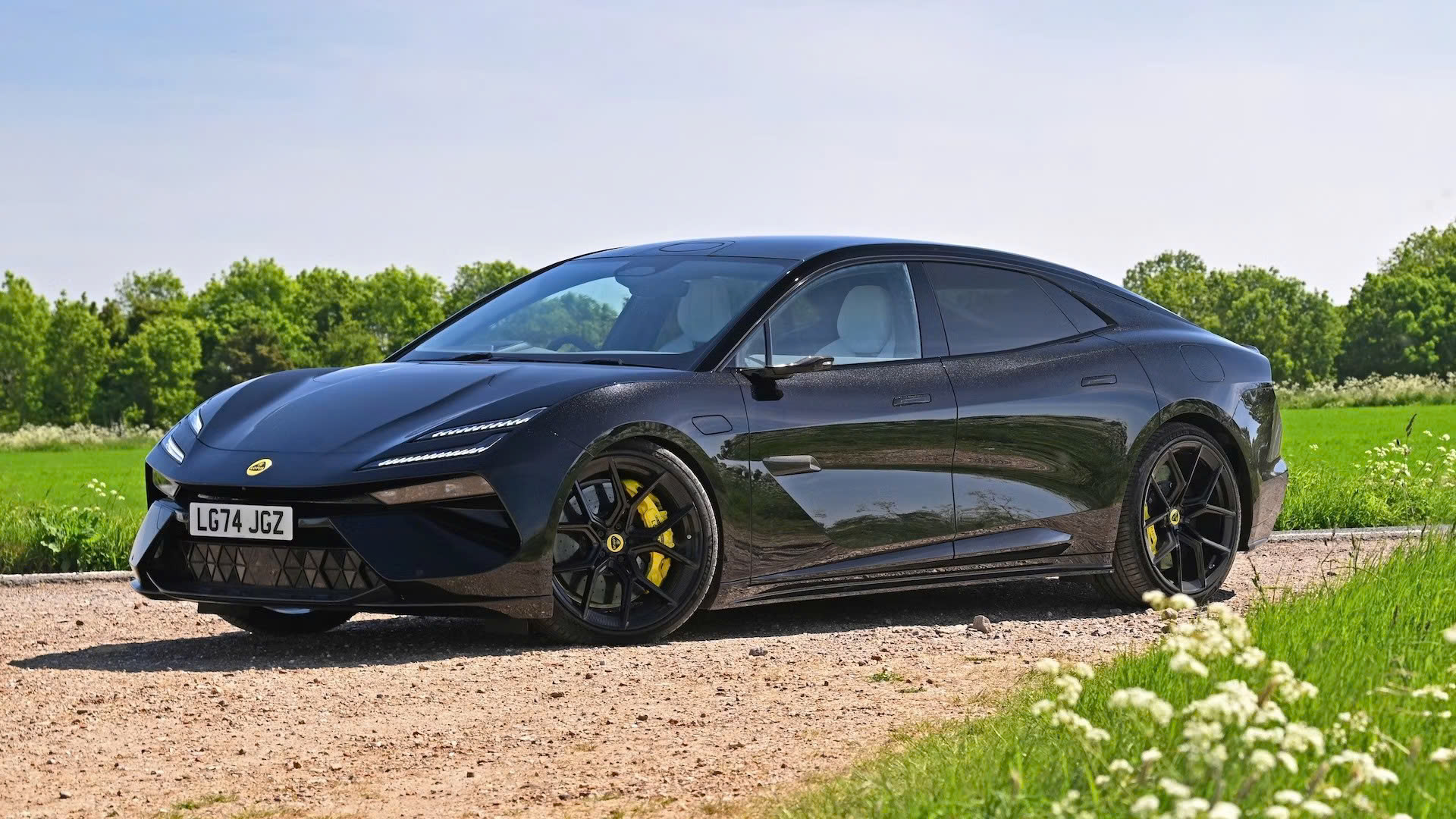 Lotus sắp bán xe chính hãng tại Việt Nam: Có thể mang xe thách thức Porsche, Audi, Mercedes- Ảnh 3.
