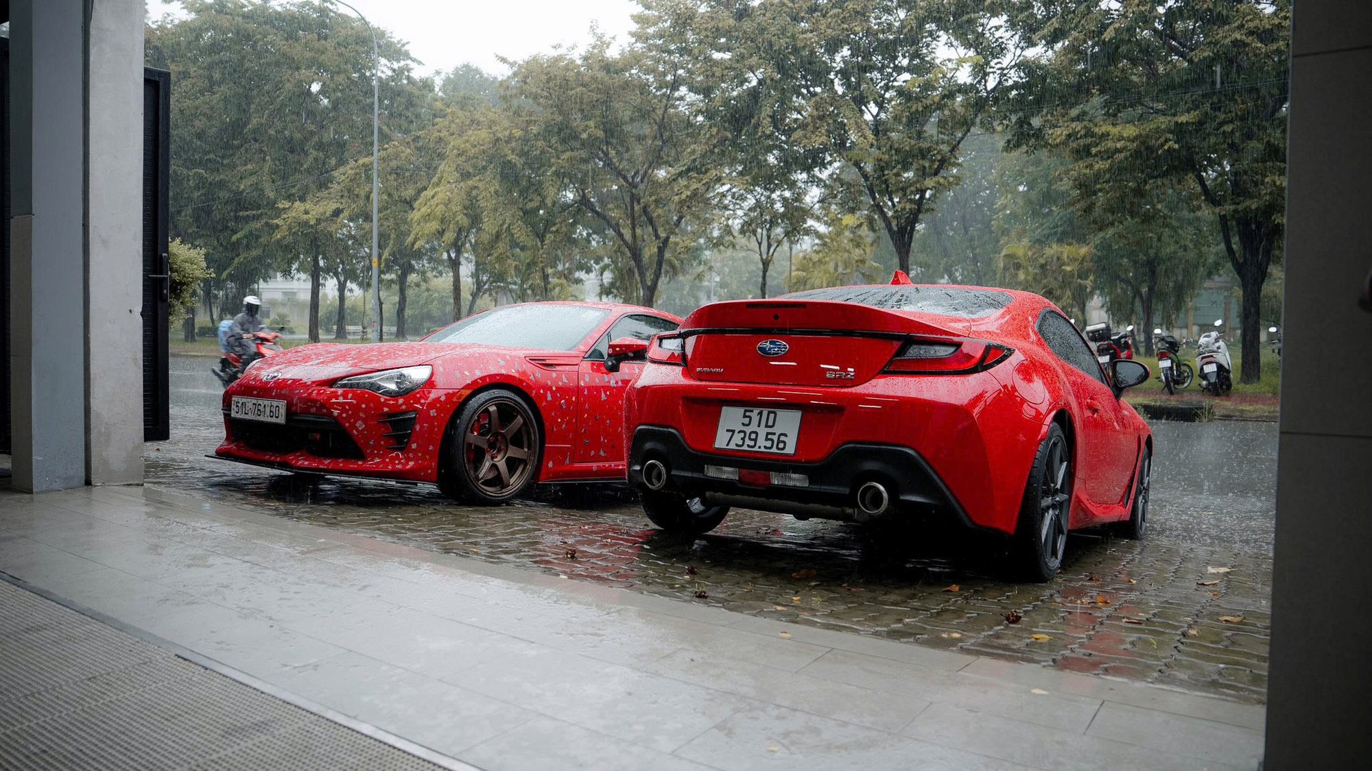 Cường đô la 'tậu' Subaru BRZ số sàn, dân mạng đùa: ‘May có bộ tem mới phân biệt được đâu là xe mới mua’- Ảnh 4. Cường đô la 'tậu' Subaru BRZ số sàn, dân mạng đùa: ‘May có bộ tem mới phân biệt được đâu là xe mới mua’- Ảnh 4.