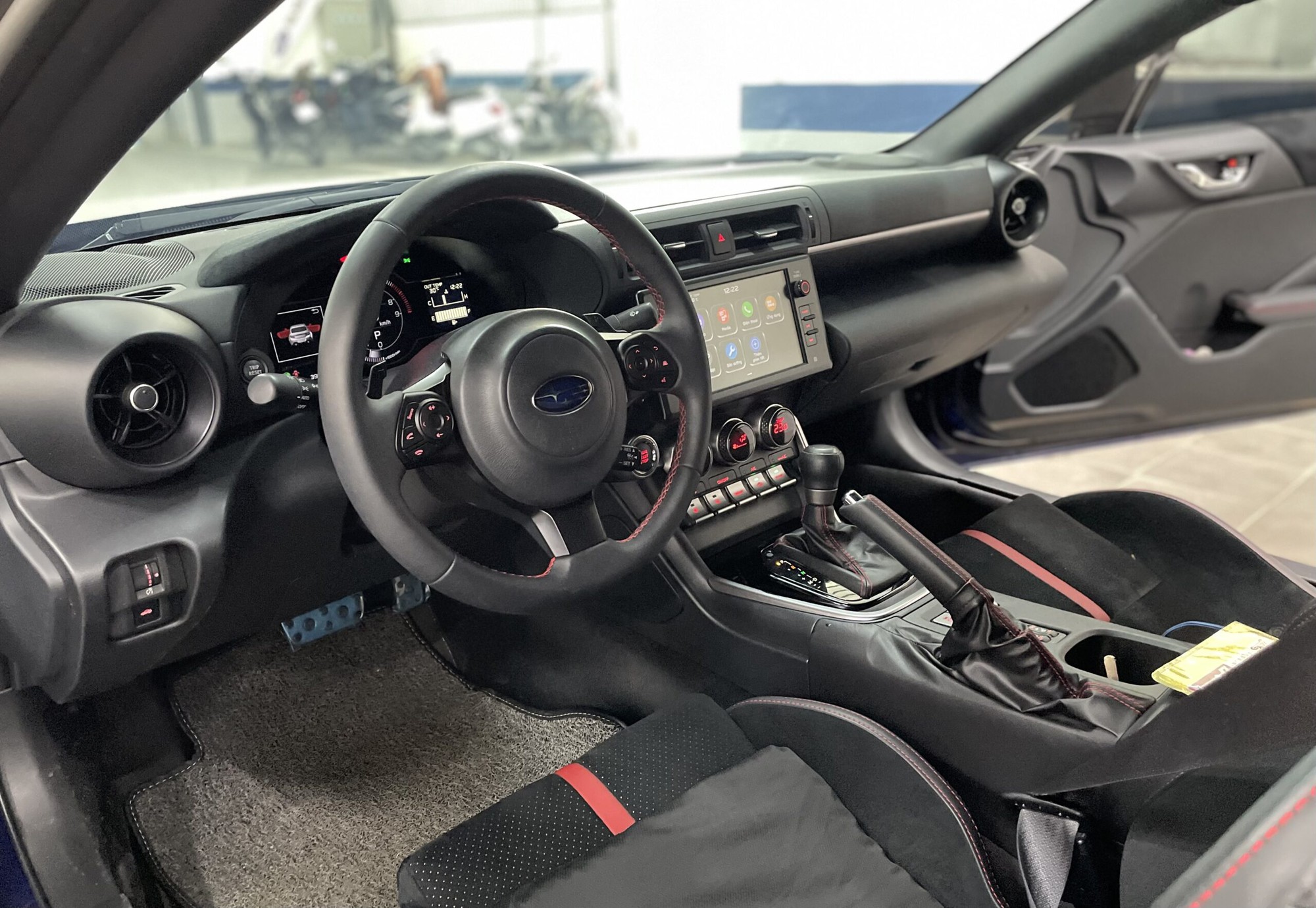 Cường đô la 'tậu' Subaru BRZ số sàn, dân mạng đùa: ‘May có bộ tem mới phân biệt được đâu là xe mới mua’- Ảnh 7. Cường đô la 'tậu' Subaru BRZ số sàn, dân mạng đùa: ‘May có bộ tem mới phân biệt được đâu là xe mới mua’- Ảnh 7.