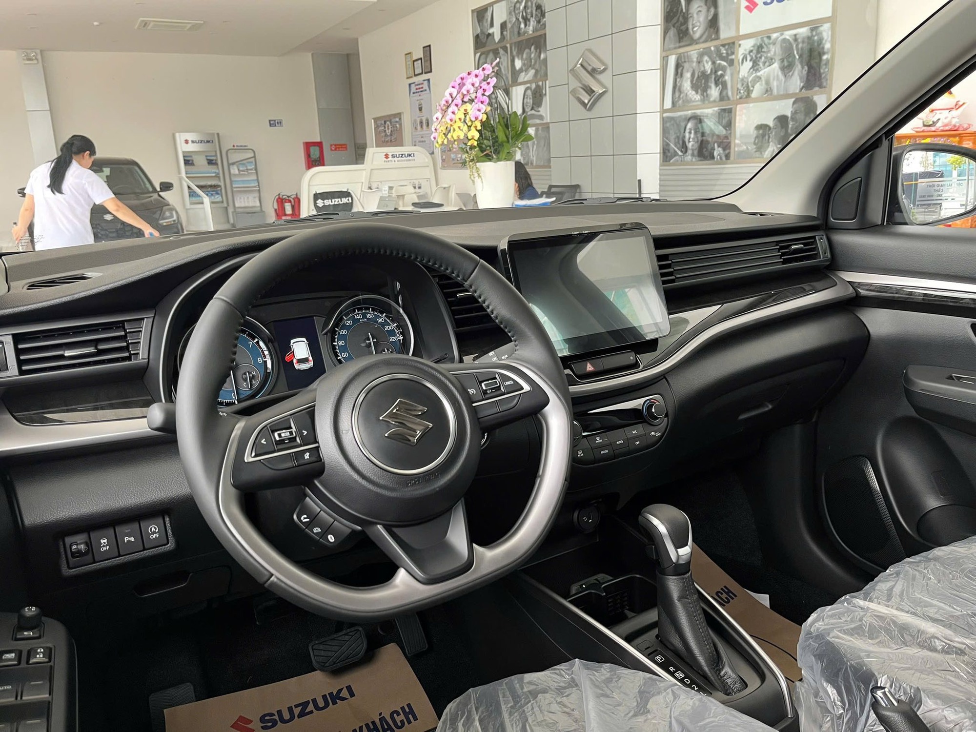 Suzuki XL7 Black Edition bản đặc biệt giảm 70 triệu tại đại lý: Giá thực tế chưa đến 530 triệu đồng, tăng sức cạnh tranh lên Xpander và Veloz Cross- Ảnh 6. Suzuki XL7 Black Edition bản đặc biệt giảm 70 triệu tại đại lý: Giá thực tế chưa đến 530 triệu đồng, tăng sức cạnh tranh lên Xpander và Veloz Cross- Ảnh 6.