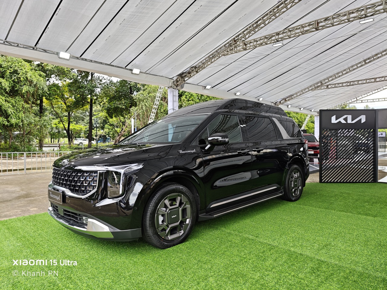 Soi chi tiết Kia Thacoroyal tại Việt Nam: Phát triển từ Carnival, khoang sau dạng thương gia, màn hình 21 inch, giá khó mà rẻ- Ảnh 2.