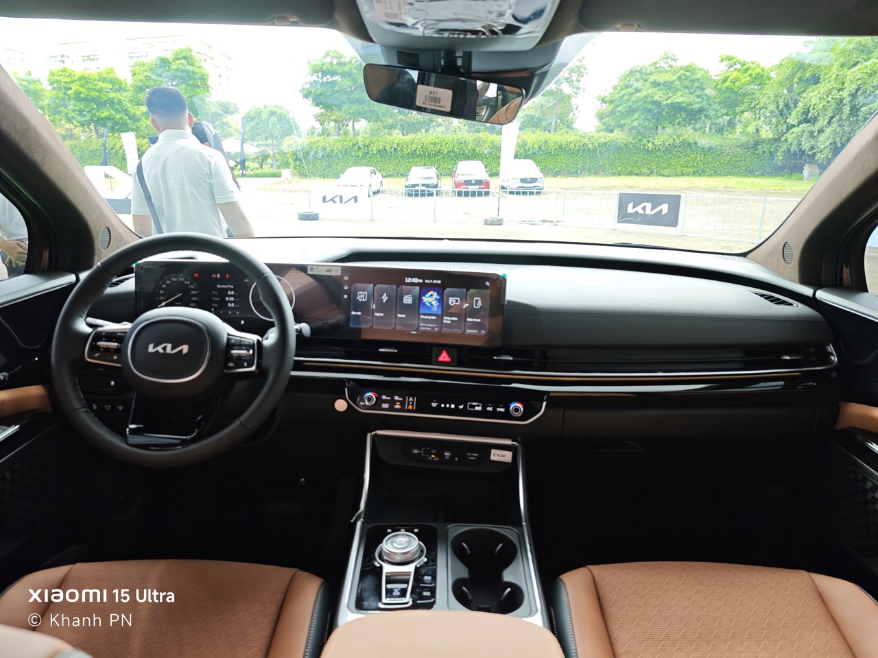 Soi chi tiết Kia Thacoroyal tại Việt Nam: Phát triển từ Carnival, khoang sau dạng thương gia, màn hình 21 inch, giá khó mà rẻ- Ảnh 6.