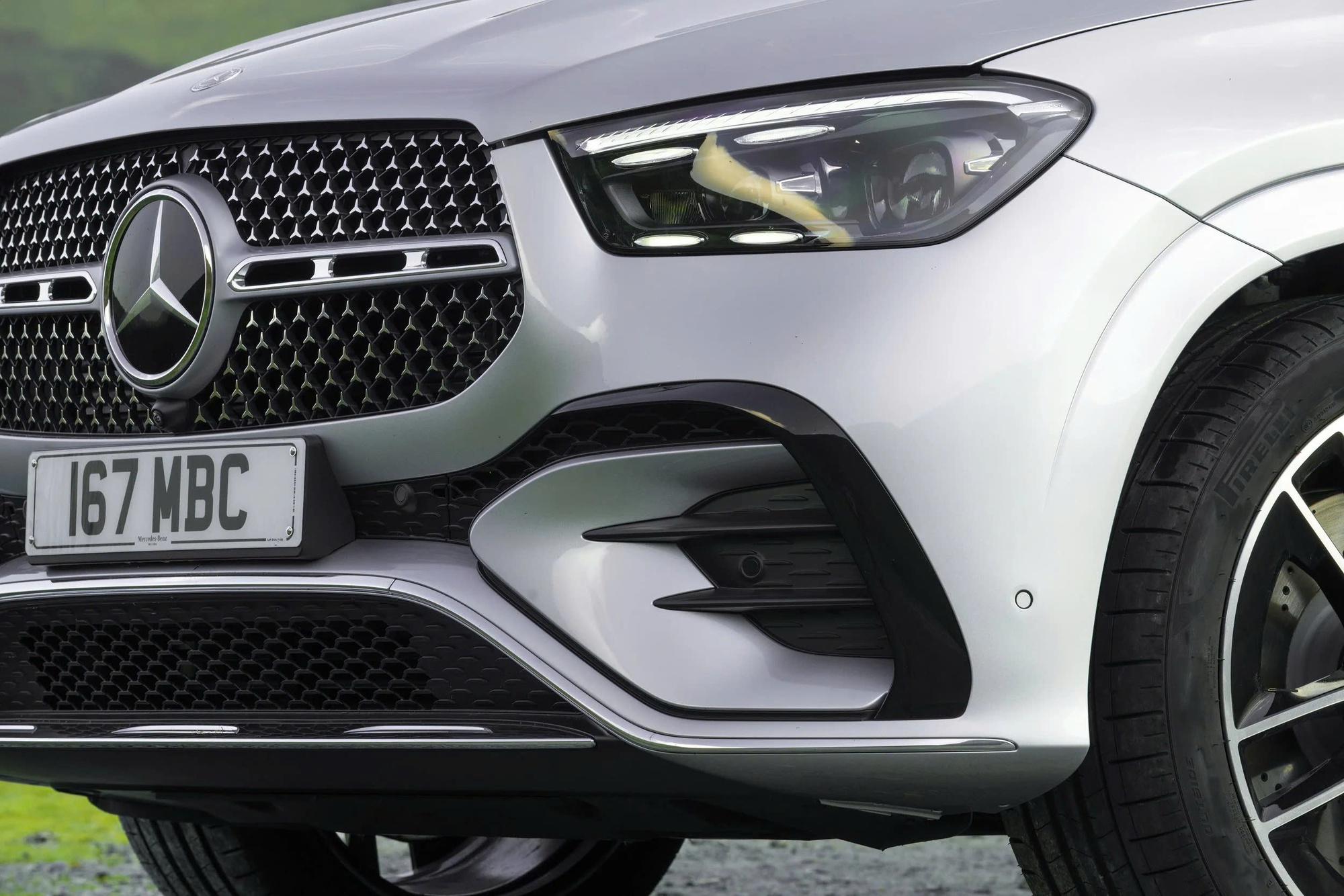 Mercedes-Benz GLE 2025 nhận cọc tại đại lý: Giá dự kiến hơn 4 tỷ đồng, thêm PHEV chạy 100km không cần xăng, giao tháng 11 cạnh tranh X5- Ảnh 6.