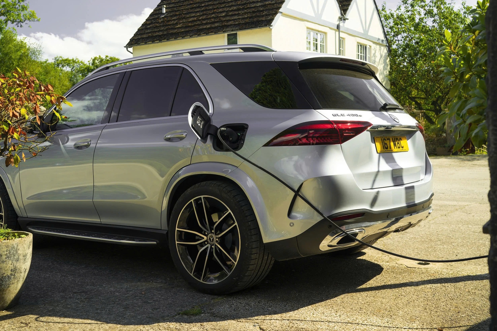Mercedes-Benz GLE 2025 nhận cọc tại đại lý: Giá dự kiến hơn 4 tỷ đồng, thêm PHEV chạy 100km không cần xăng, giao tháng 11 cạnh tranh X5- Ảnh 7.