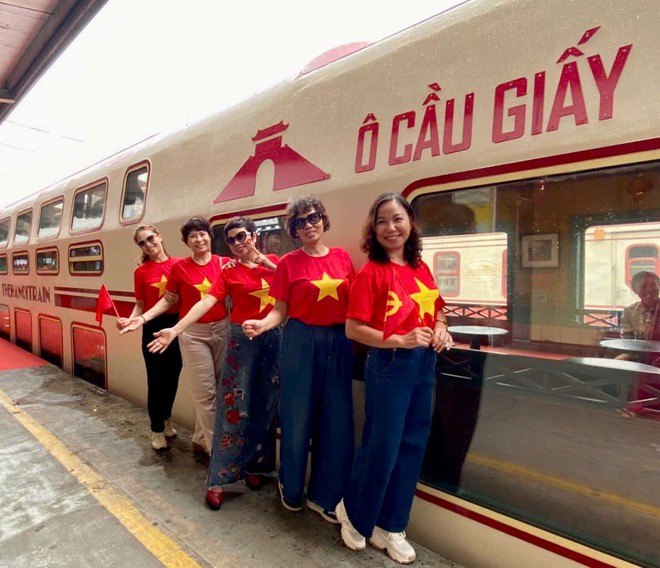 Chuyến tàu 2 tầng cải tạo từ toa xe cũ, chạy qua 5 ga: Thông tin mới nhất về giá vé, thời gian chạy- Ảnh 7. Chuyến tàu 2 tầng cải tạo từ toa xe cũ, chạy qua 5 ga: Thông tin mới nhất về giá vé, thời gian chạy- Ảnh 7.