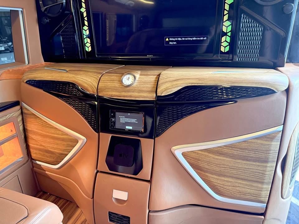 Mercedes-Benz V 250 cũ rao bán gần 2 tỷ đồng: Độ nội thất hết 950 triệu, người bán chia sẻ 'nội thất chưa chắc S-Class sánh kịp'- Ảnh 8.