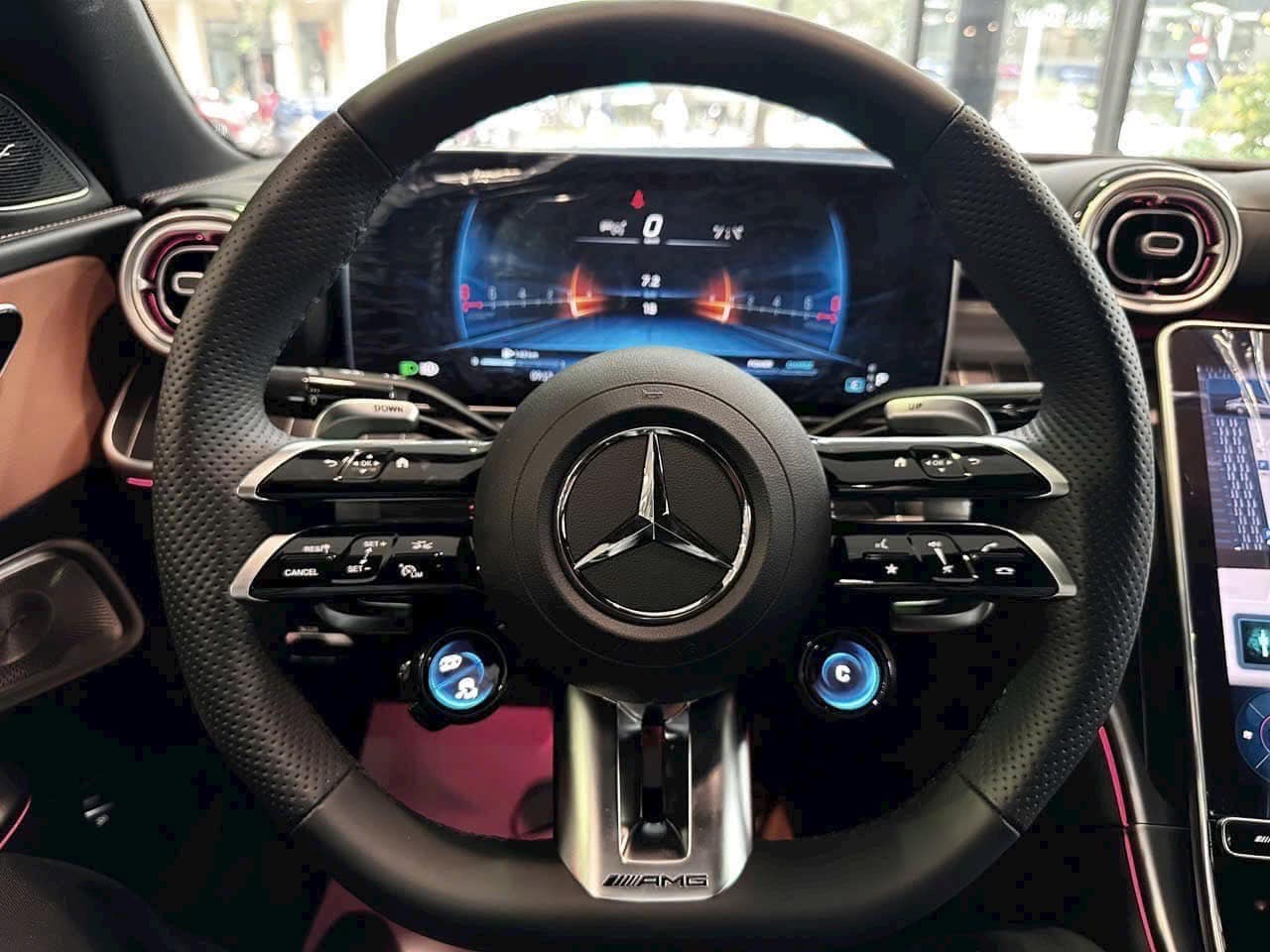 Mercedes-AMG C 43 giảm giá kỷ lục còn dưới 2 tỷ đồng tại đại lý: Máy khủng nhưng 'rẻ' ngang bản thường, gián tiếp làm khó Civic Type R- Ảnh 4.