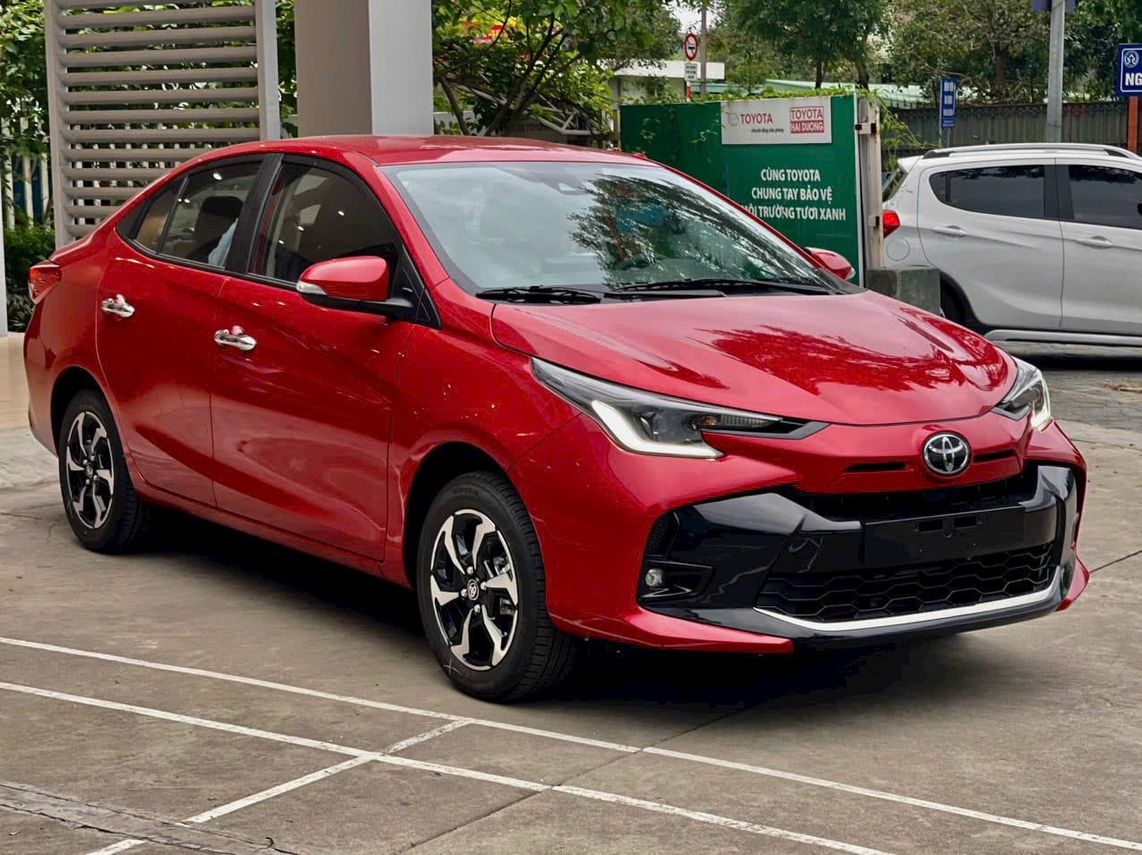 Đây có thể là cách Toyota Vios thế hệ mới tồn tại ở Việt Nam: Bản xăng lắp ráp trong nước, bản hybrid nhập khẩu, cách biệt giá dễ rơi tầm trăm triệu- Ảnh 5. Đây có thể là cách Toyota Vios thế hệ mới tồn tại ở Việt Nam: Bản xăng lắp ráp trong nước, bản hybrid nhập khẩu, cách biệt giá dễ rơi tầm trăm triệu- Ảnh 5.